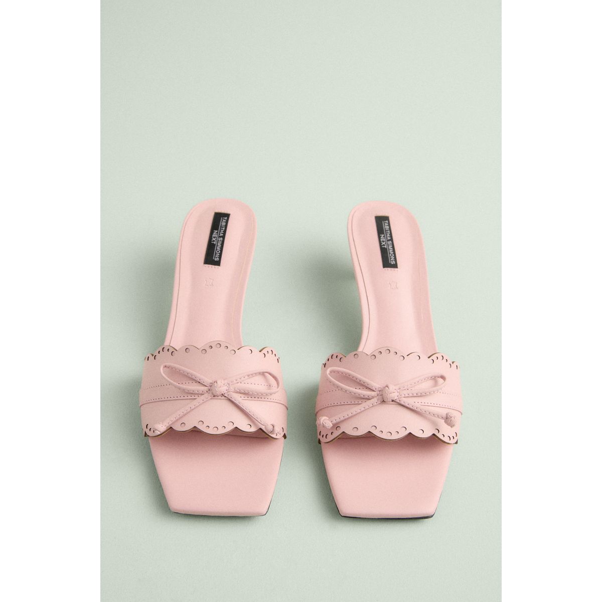 Mules à petit talon, nœud et bout carré rose pâle, NEXT