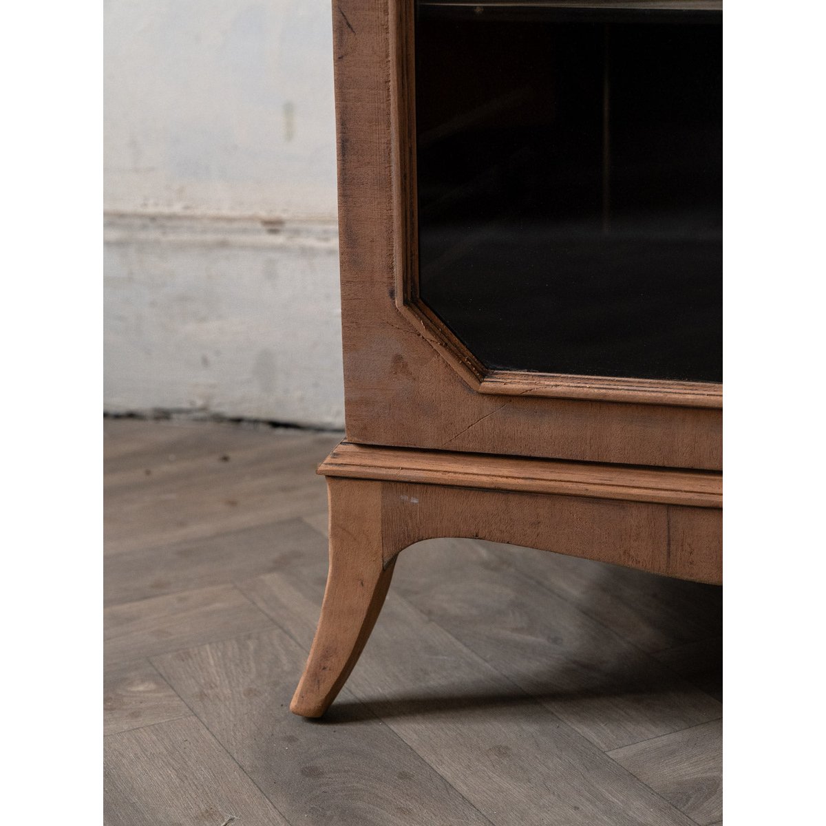 Vitrine en bois et verre Victoria N°1307 - Bon état bois foncé, DEBONGOUT