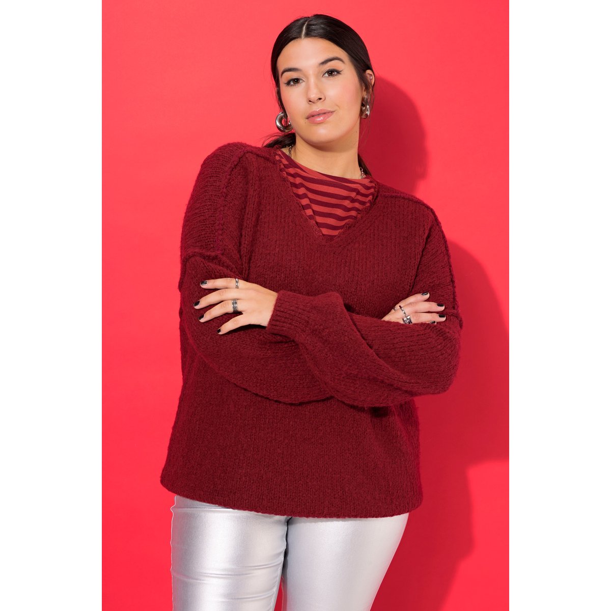 Pull oversize, encolure en V avec dentelles rouge foncé, STUDIO UNTOLD