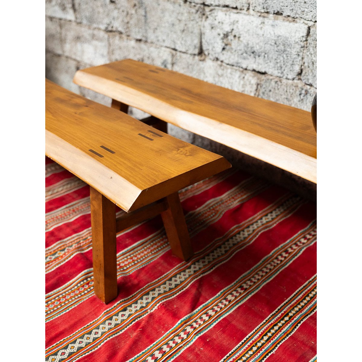 Paire de 2 bancs brutalistes Antoine N°476 - Bon état bois clair, DEBONGOUT