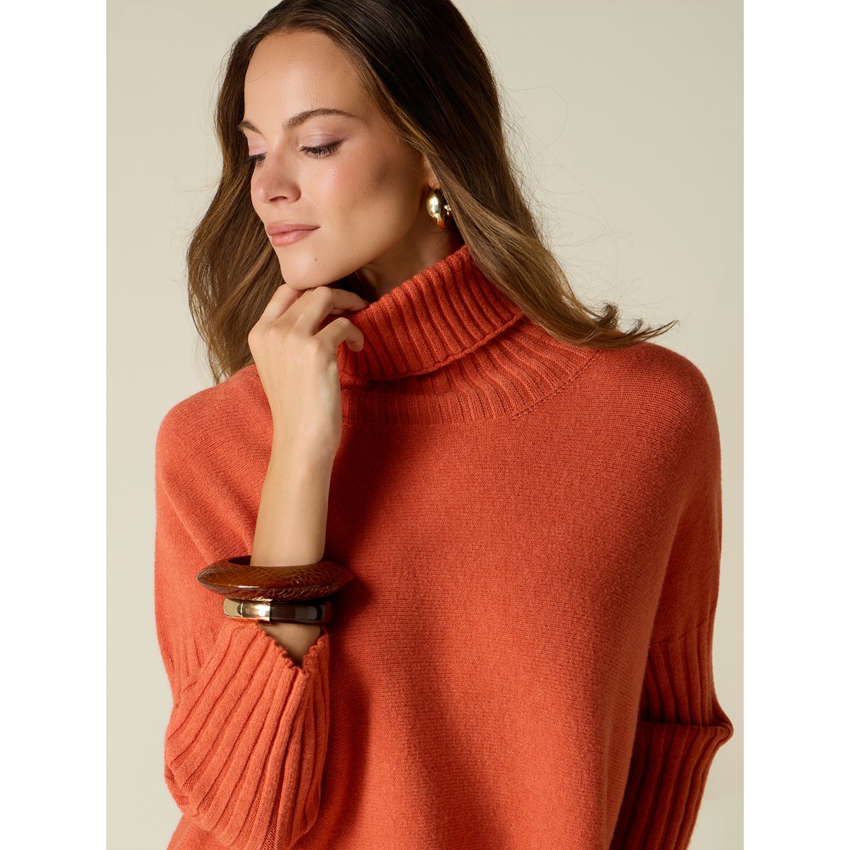 Pull col roulé avec parties côtelées orange soleil, OLTRE