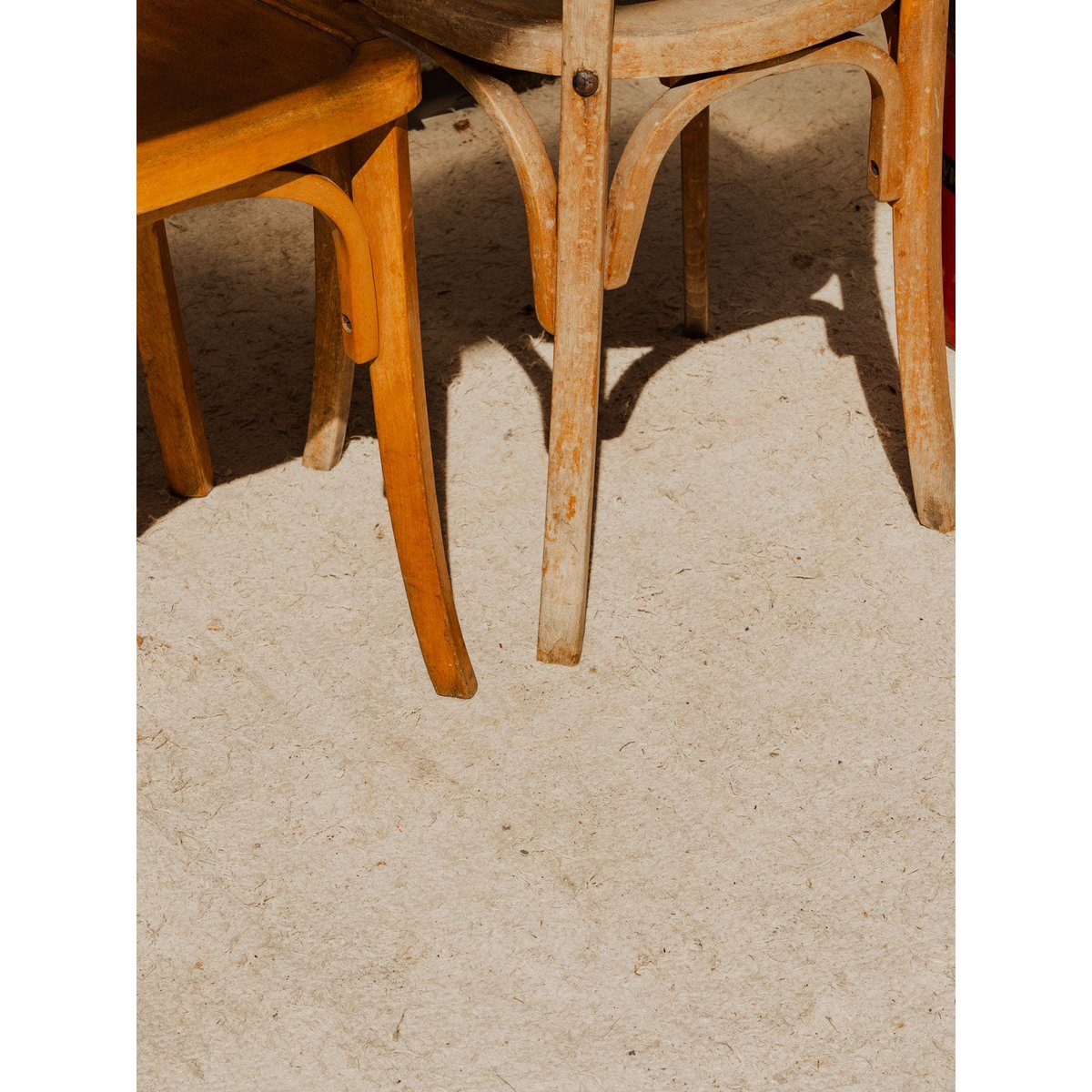 Lot de 5 chaises en bois Claude N°1543 - Bon état bois clair, DEBONGOUT