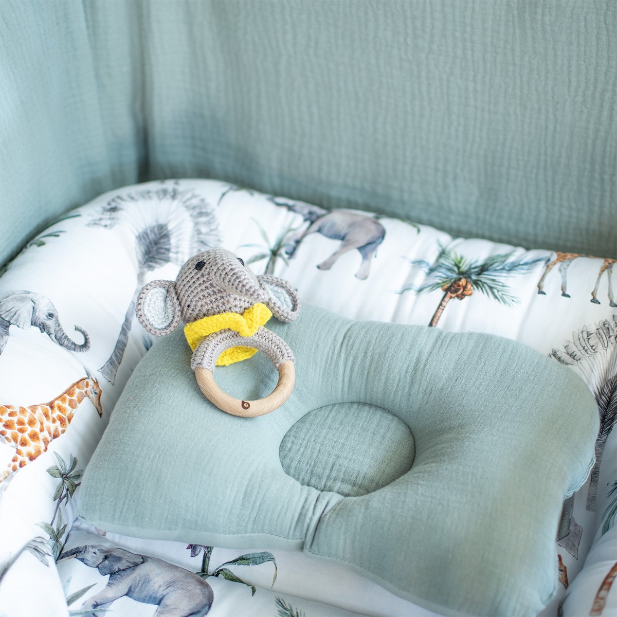 Hochet en coton tricot et bois naturel SENSO elephant, SEVIRA KIDS