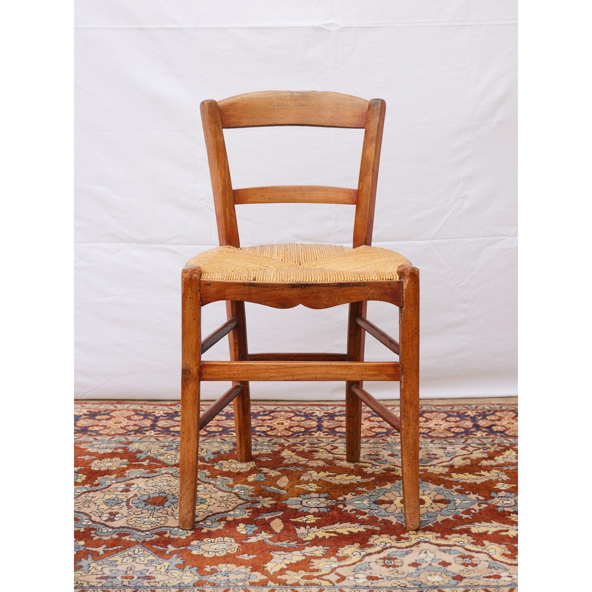 Paire de chaises en bois vintage Claude N°1439 - Bon état bois clair, DEBONGOUT