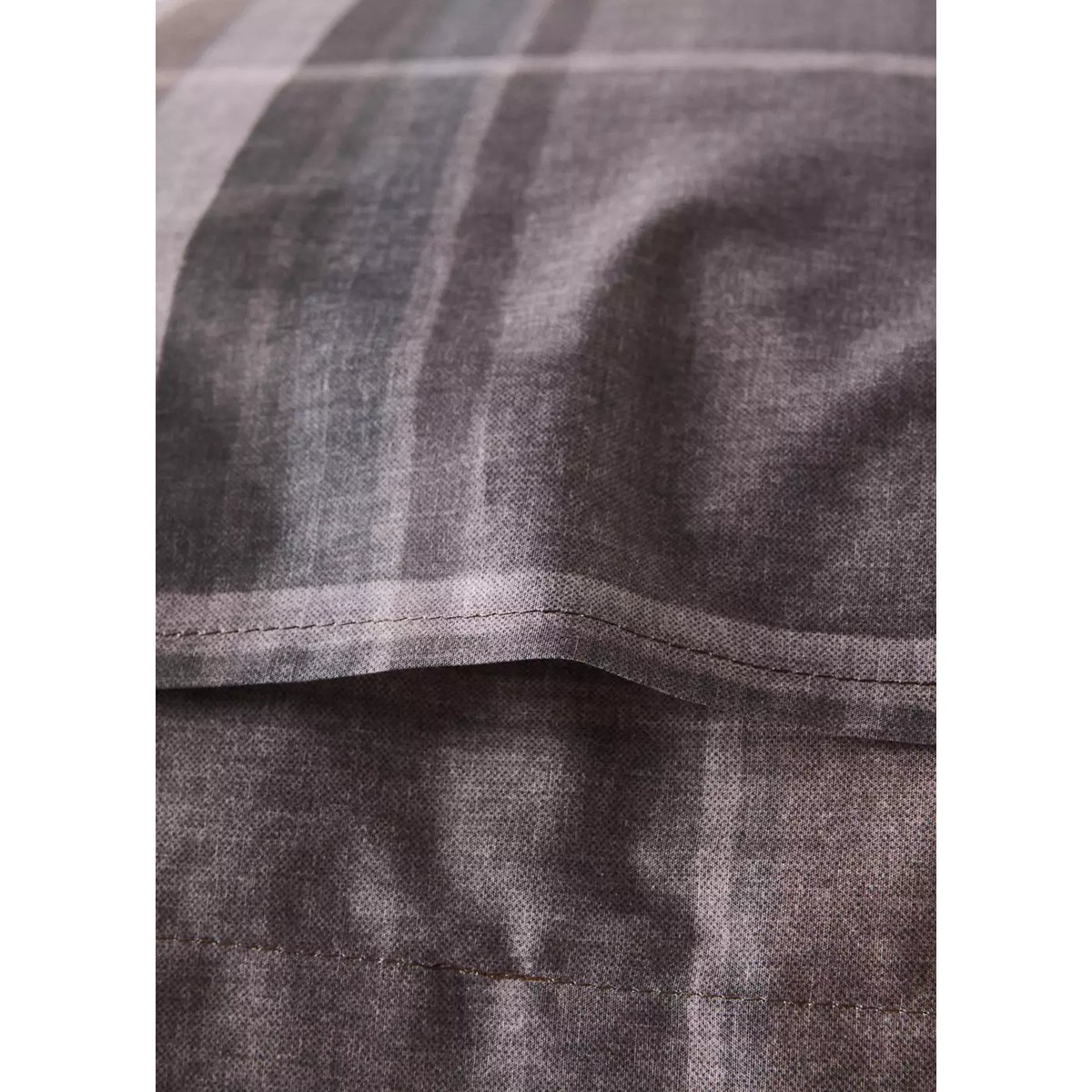 Deux taies d’oreiller en percale de coton à carreaux multicolres 50 x 50 cm marron, MANGO HOME