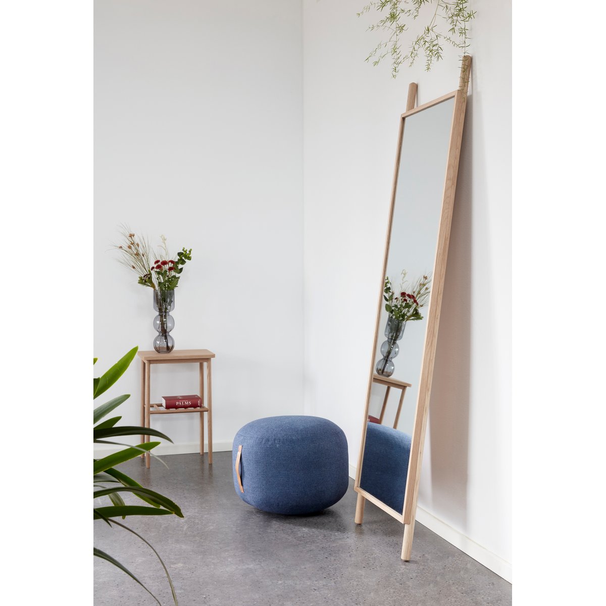 Table d'appoint en placage de chêne et bois de chêne ACORN naturel, HUBSCH