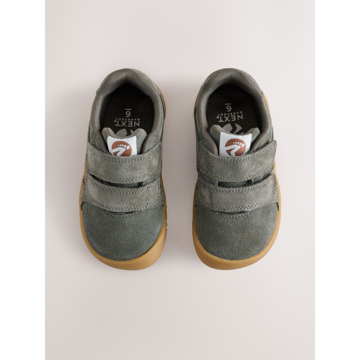 Baskets cuir scratch effet pieds nus vert kaki, NEXT