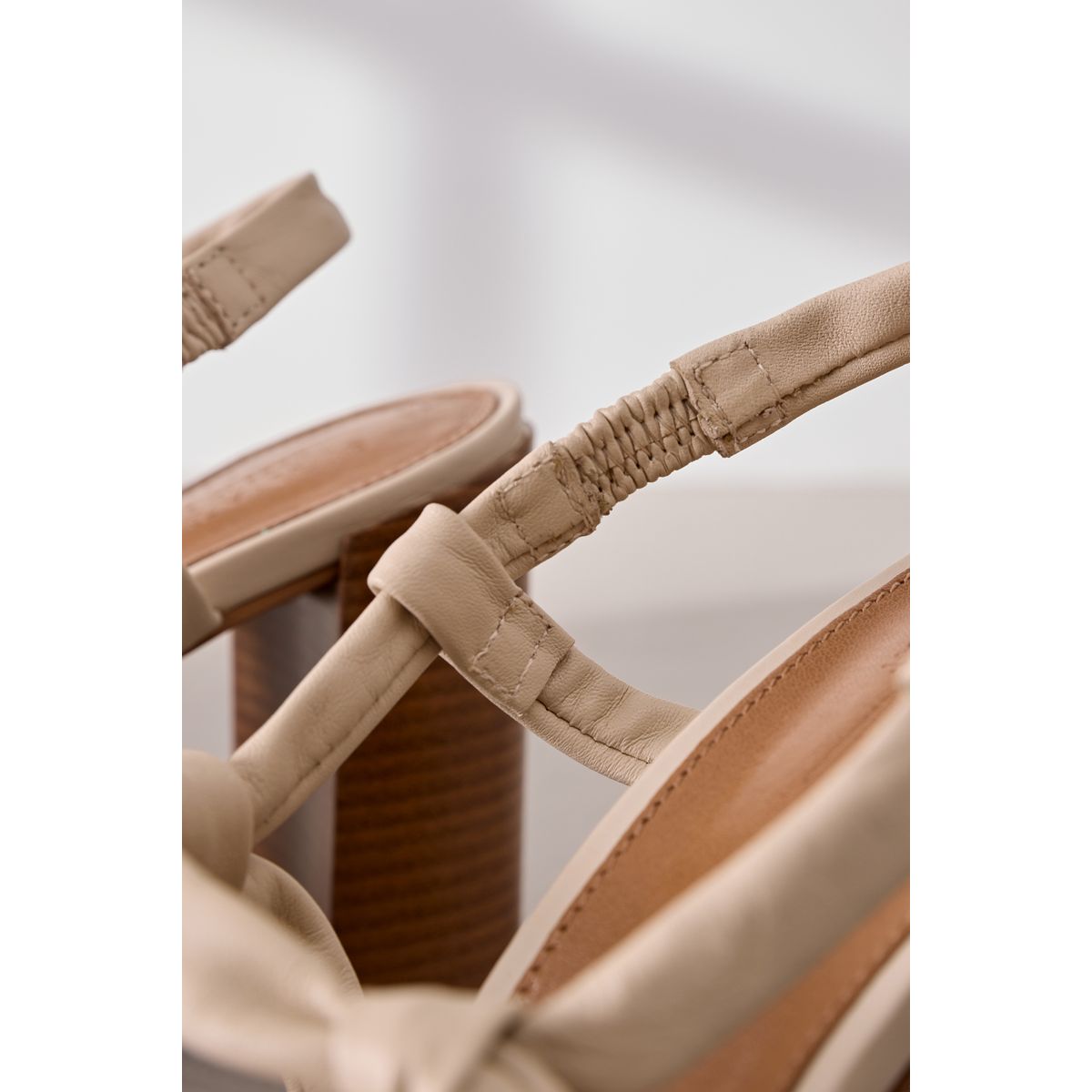 Sandales cuir à bride arrière os, NEXT