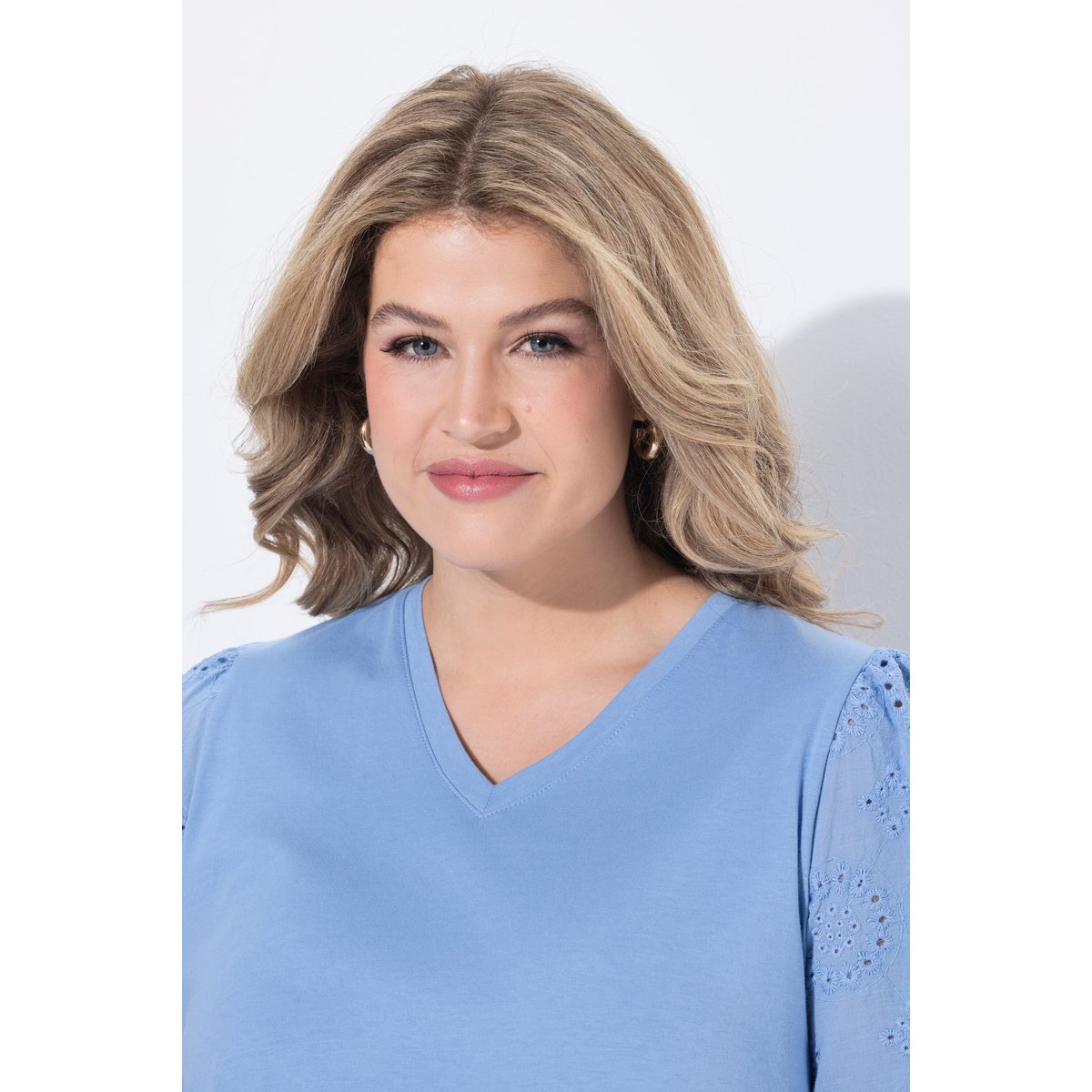 T-shirt en coton bio avec broderies bleu pigeon, ULLA POPKEN