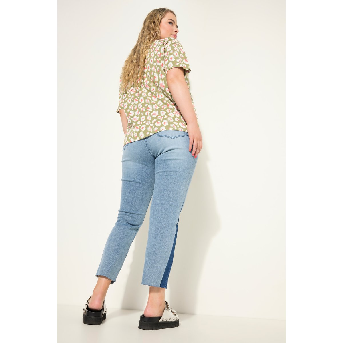 Jean mom taille haute avec gousset latéral. bleu jean, STUDIO UNTOLD