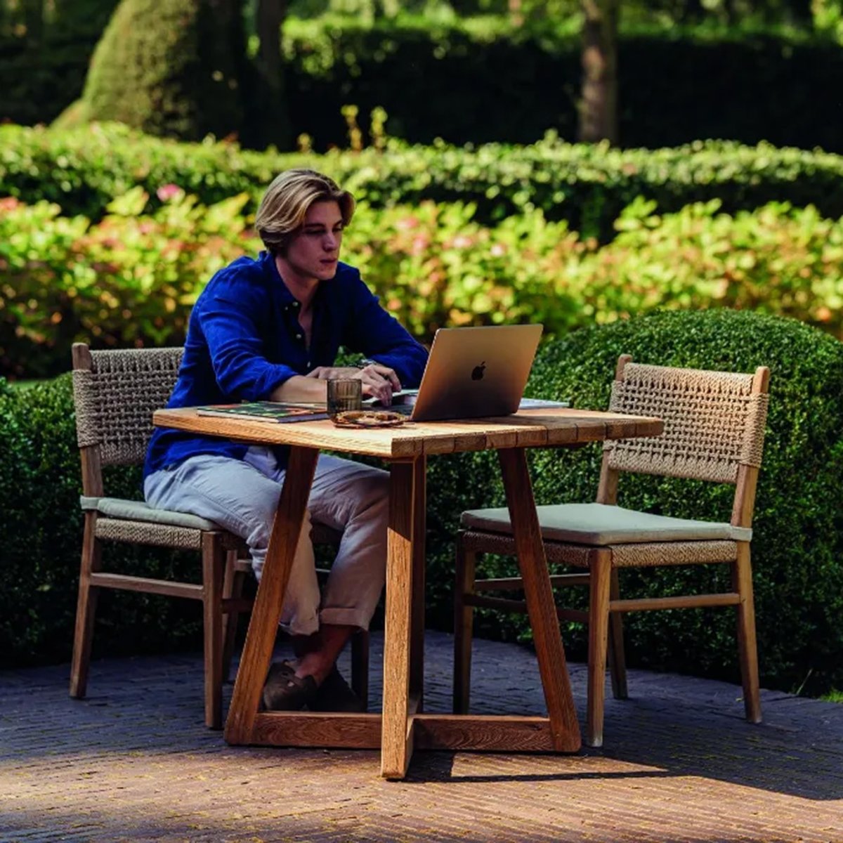 Table de jardin carrée en teck recyclé, ELLA bois fonce, GESCOVA