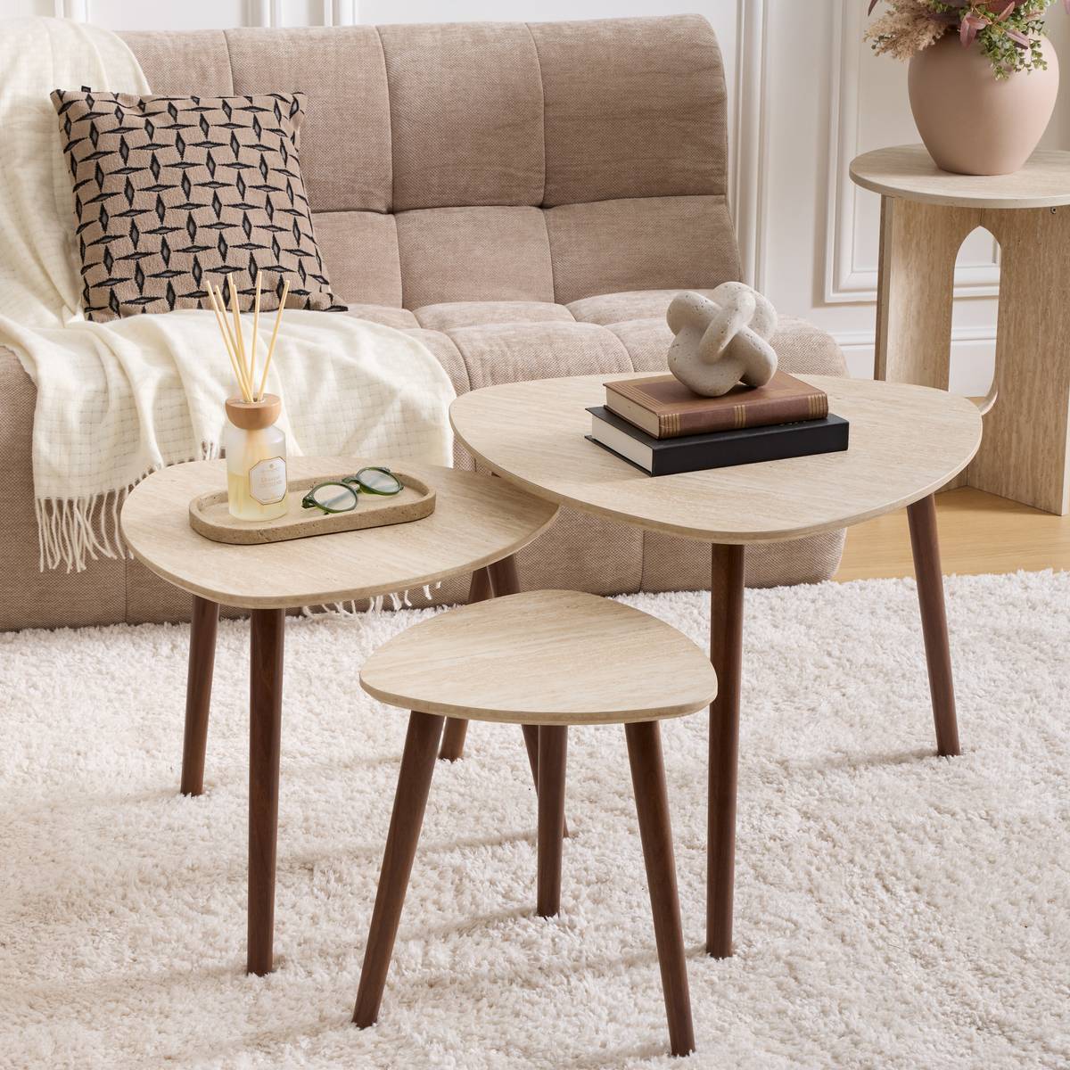 Lot de 3 tables gigognes plateau triangulaire MILEO sable, ATMOSPHERA