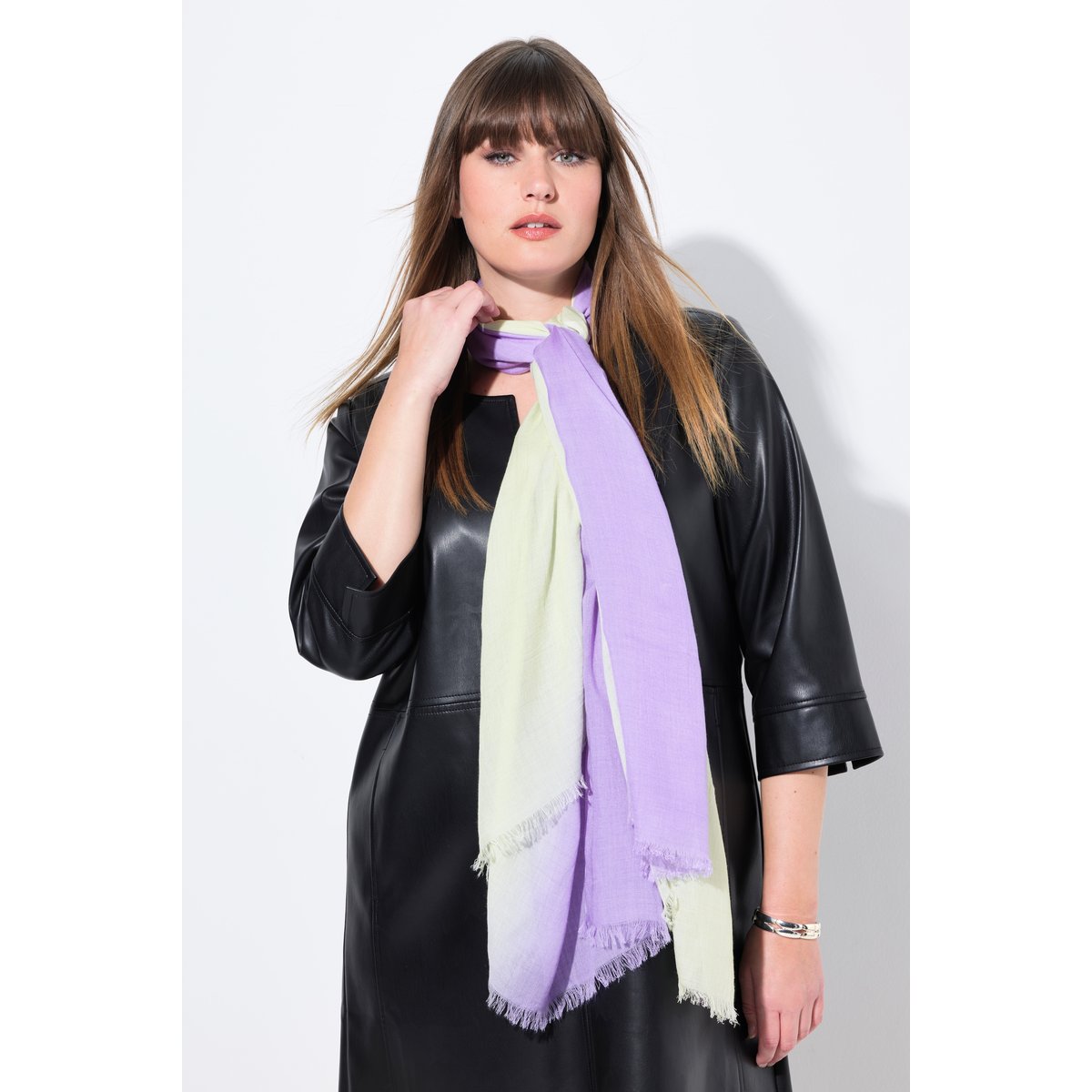 Foulard, imprimé batik. Bords frangés pistache, ULLA POPKEN