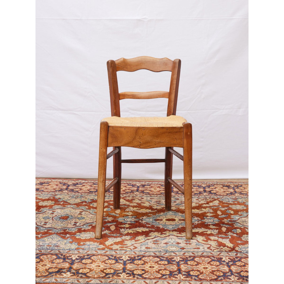 Paire de chaises en bois vintage Claude N°1439 - Bon état bois clair, DEBONGOUT