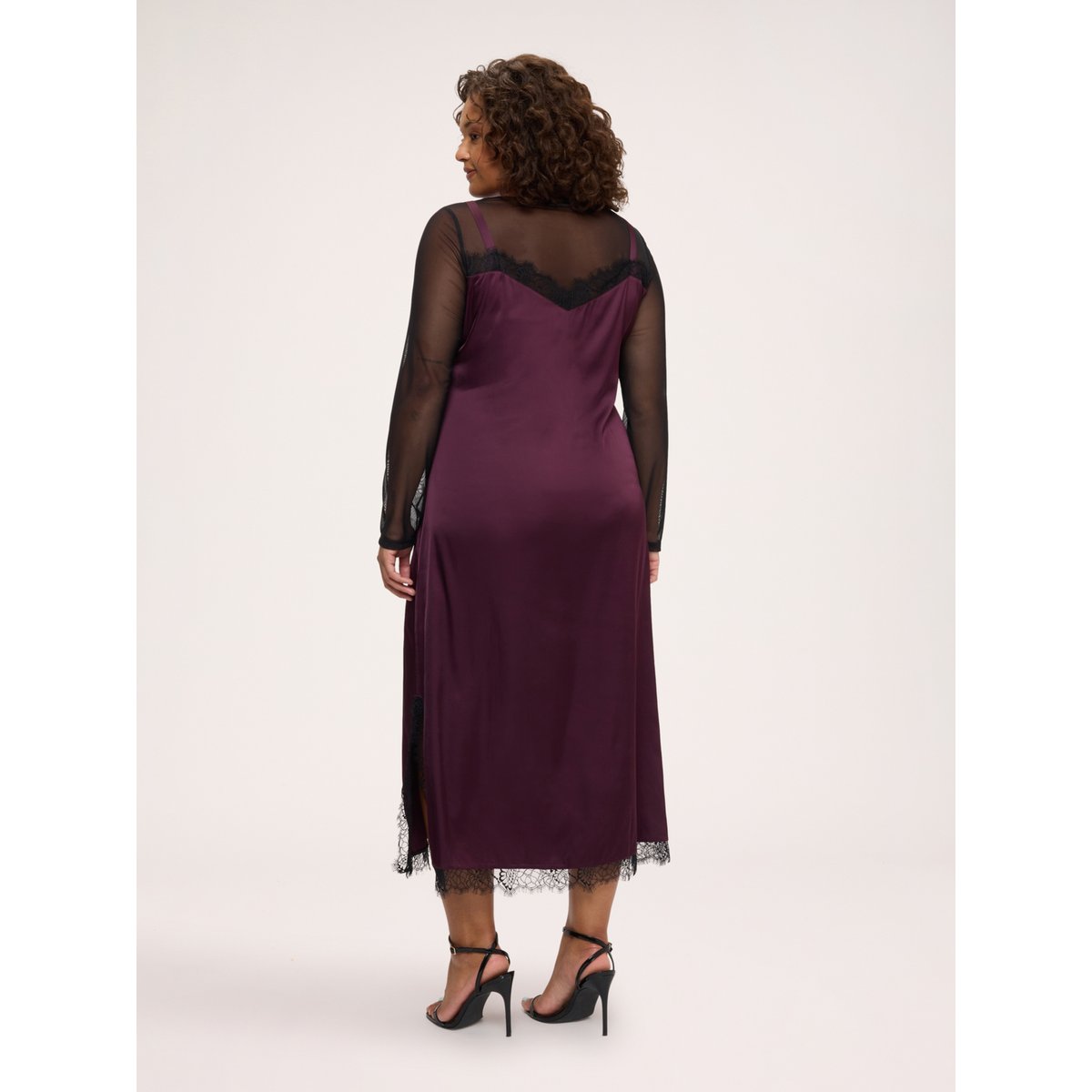 Robe nuisette avec inserts en tulle et dentelle burgundy, FIORELLA RUBINO