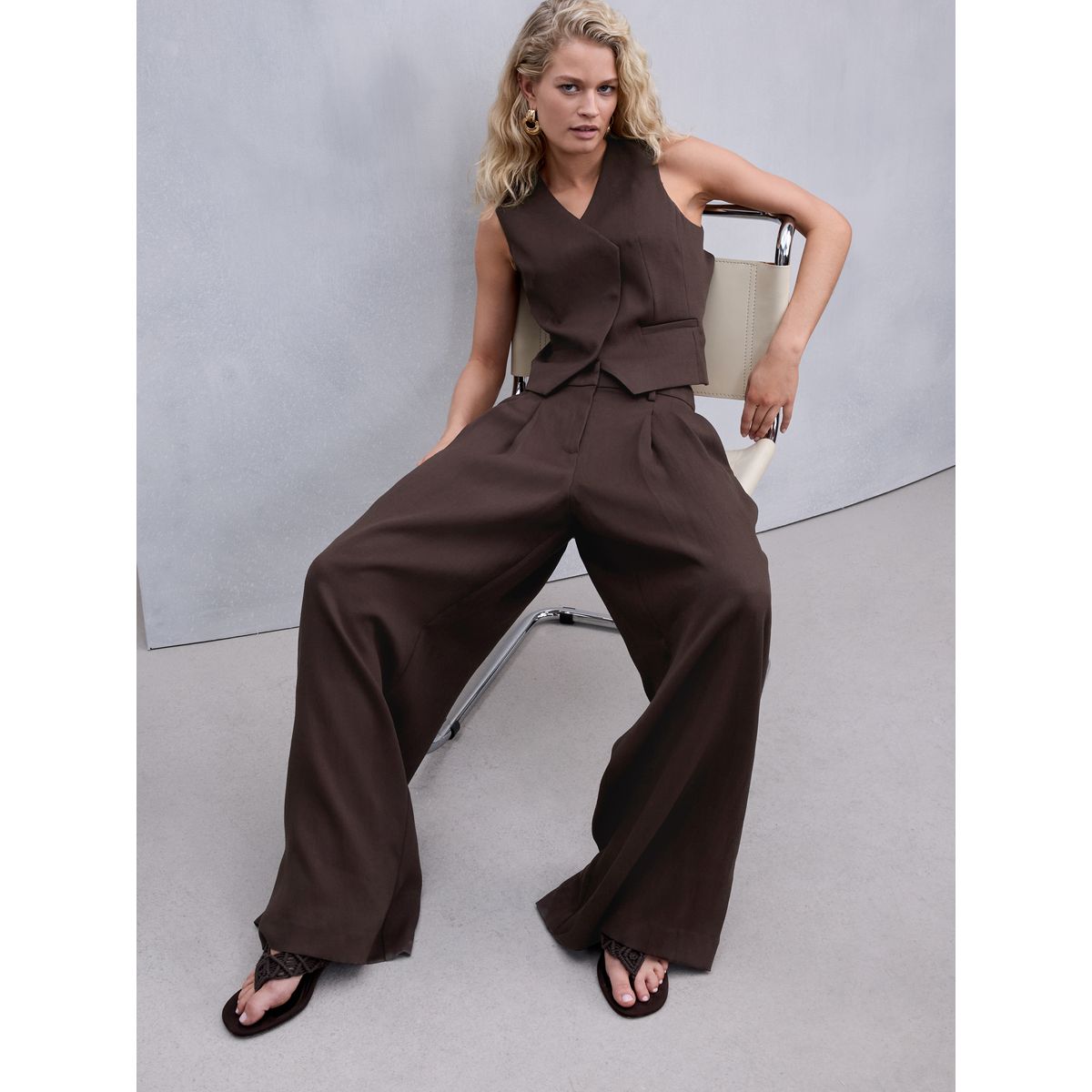 Gilet de costume asymétrique effet froissé marron chocolat, NEXT