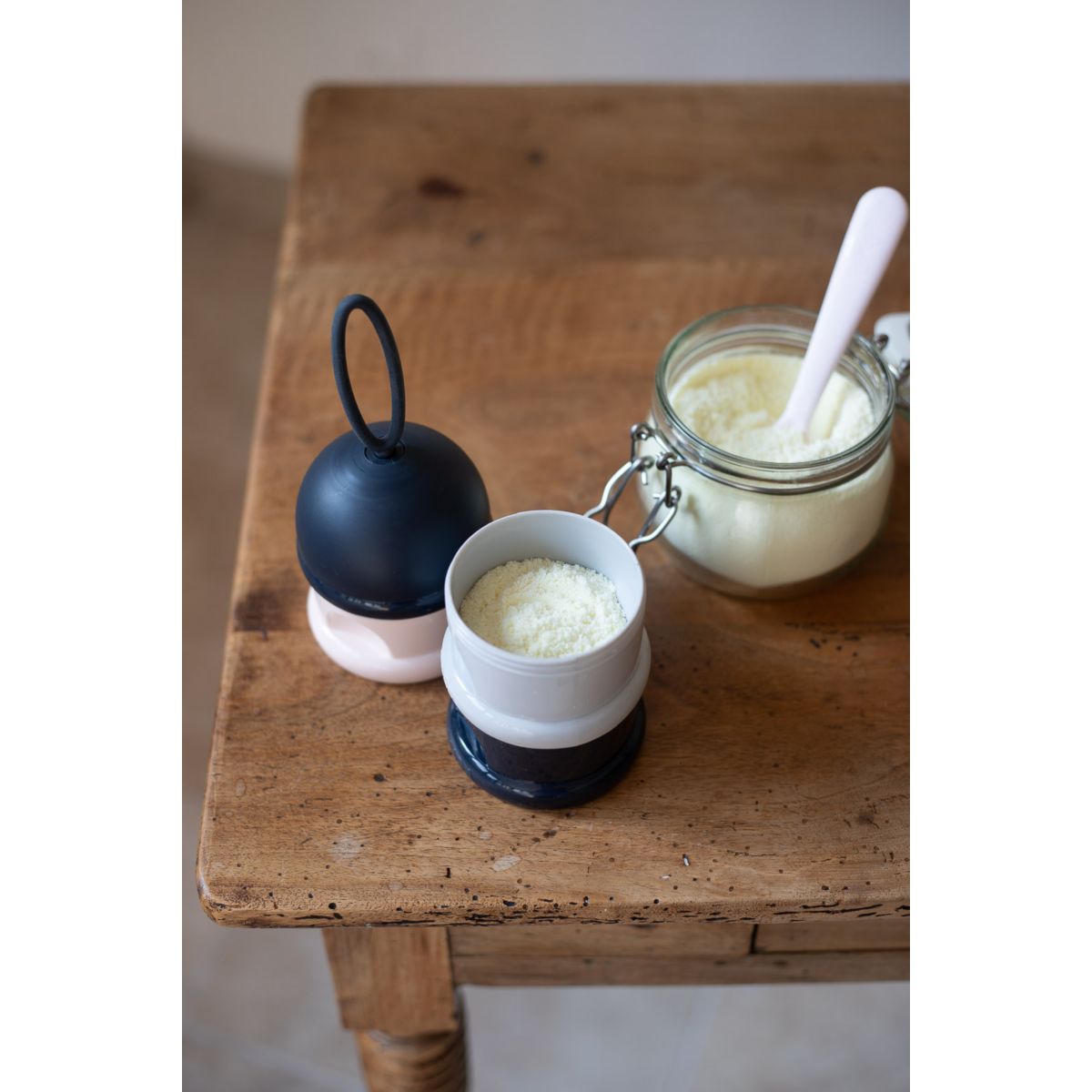 Boîte doseuse de lait 3 compartiments empilables bleu foncé, BEABA