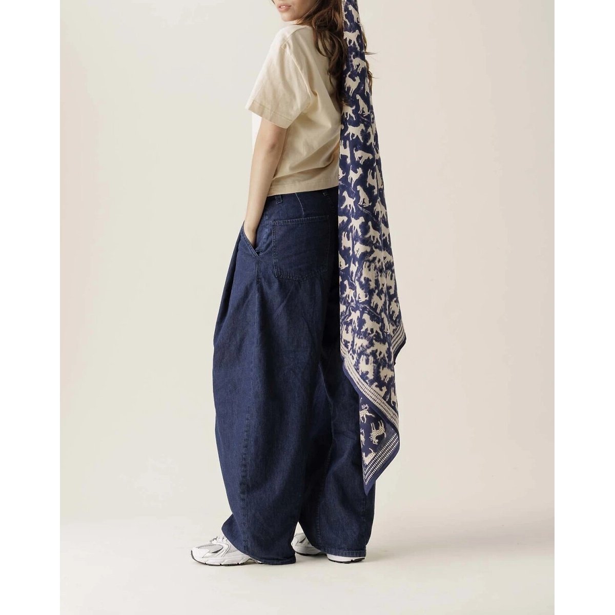 Grand foulard imprimé, LATIKA  imprimé bleu foncé, APACHES COLLECTIONS