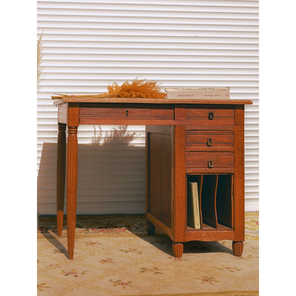 Bureau en bois clair Edouard N°1057 - Bon état bois clair, DEBONGOUT