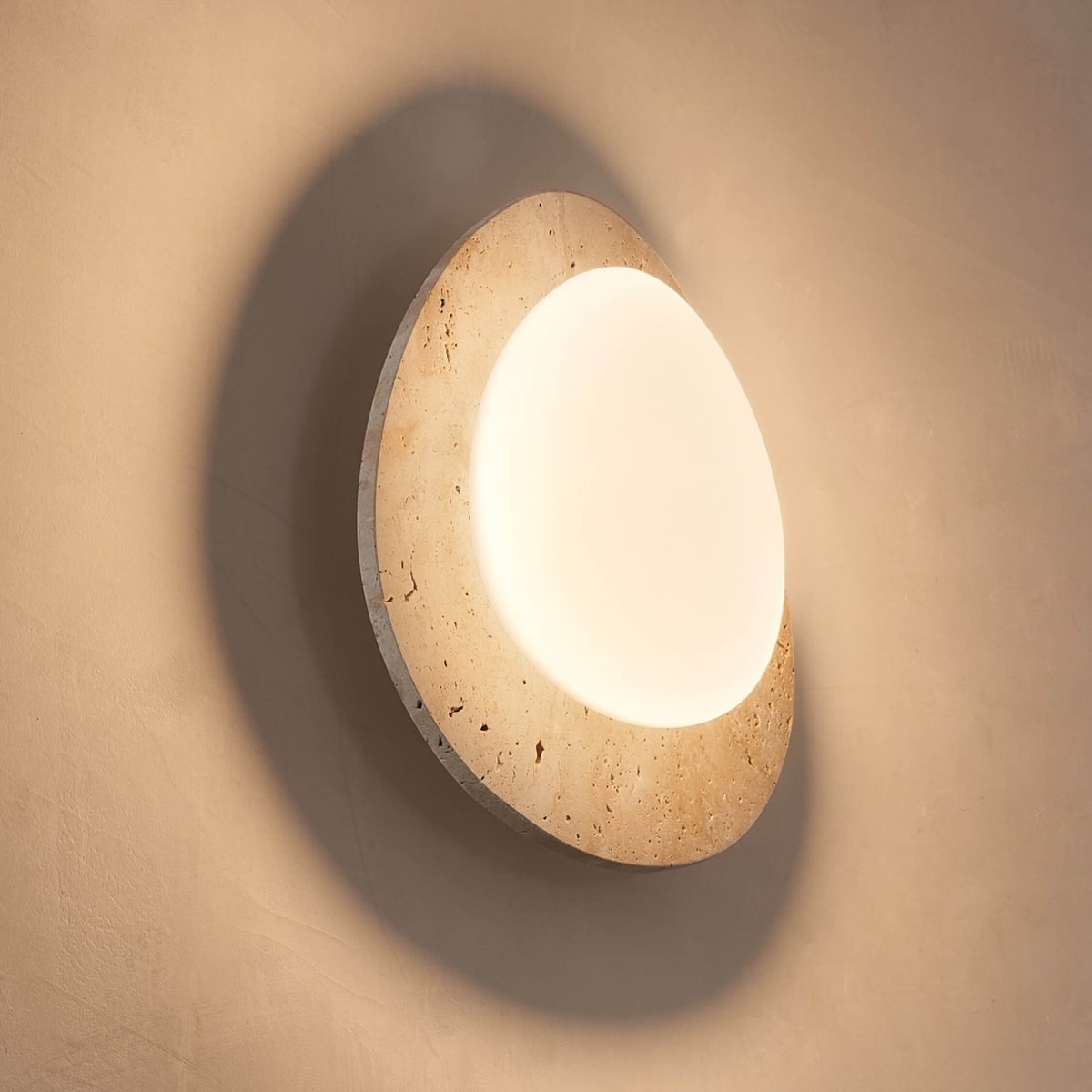 Plafonnier LED travertin naturel - NYMÉRIA beige, blanc et laiton, KOSILUM