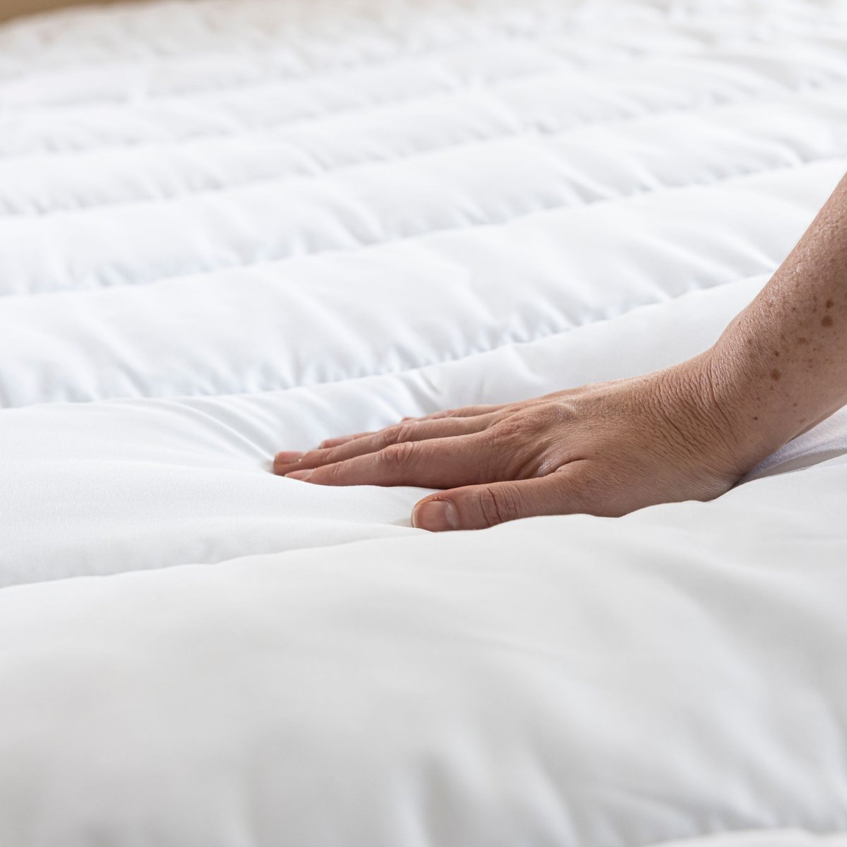 Surmatelas microfibre moelleux anti-acariens blanc, TERRE DE NUIT