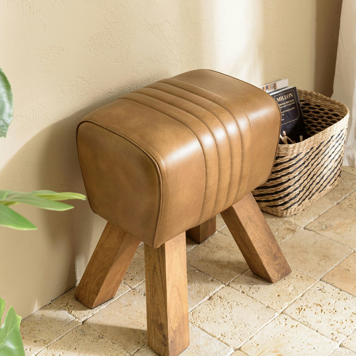 Tabouret cuir havane pieds en bois TIM marron, PIER IMPORT