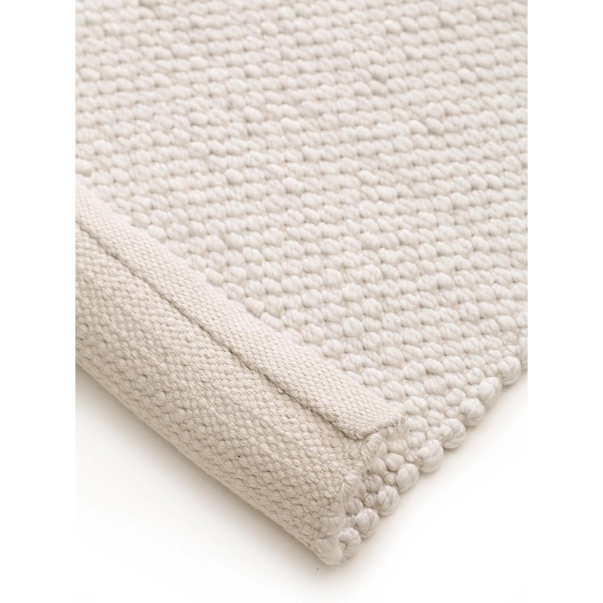 Tapis fabriqué à partir de matériaux recyclés tissé main KIAH crème, BENUTA