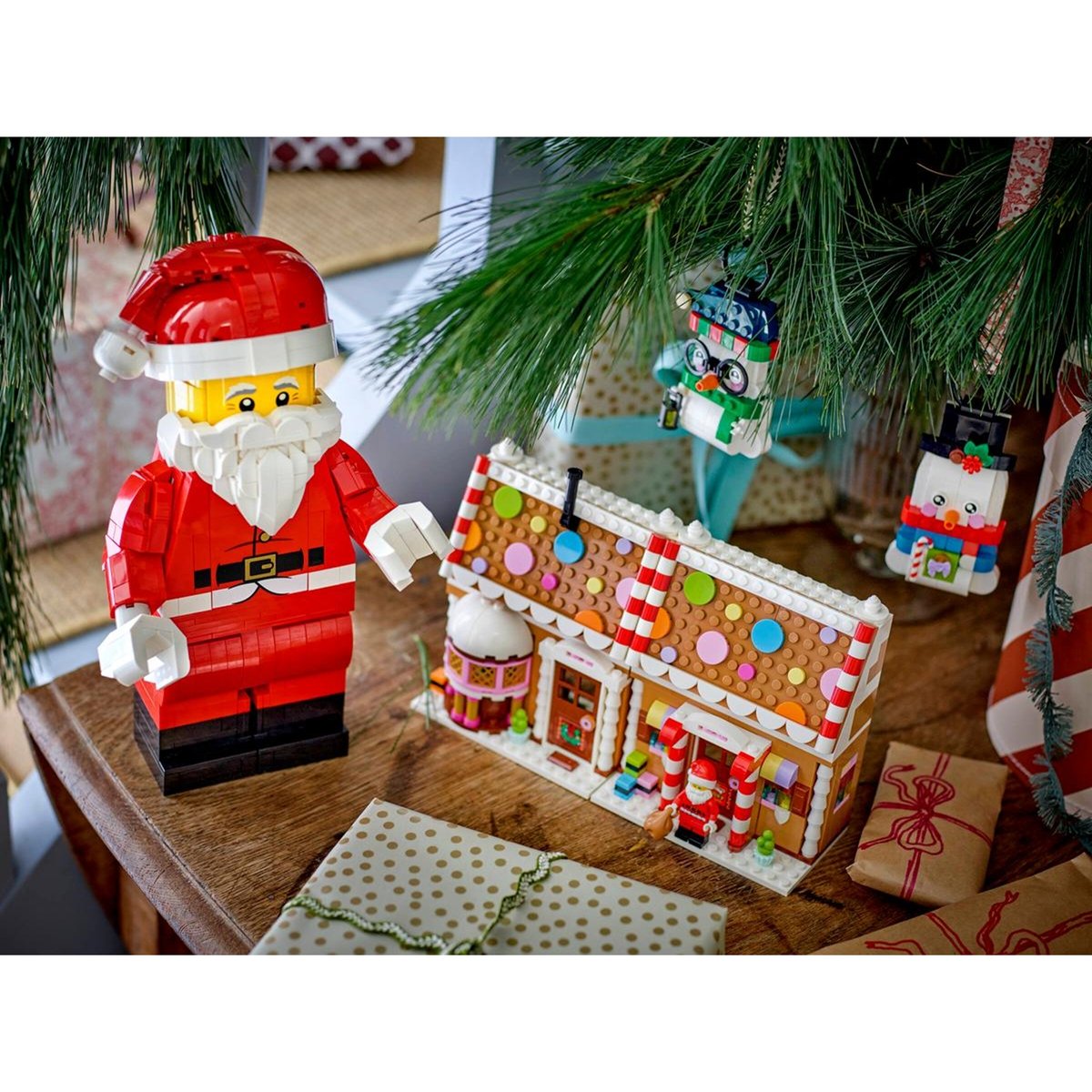 Minifigurine du Père Noël grand format rouge, LEGO