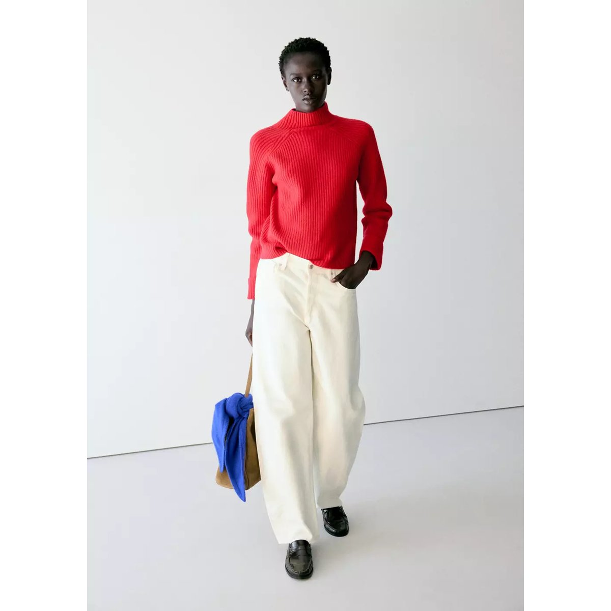 Pull-over à col montant en maille côtelée rouge, MANGO