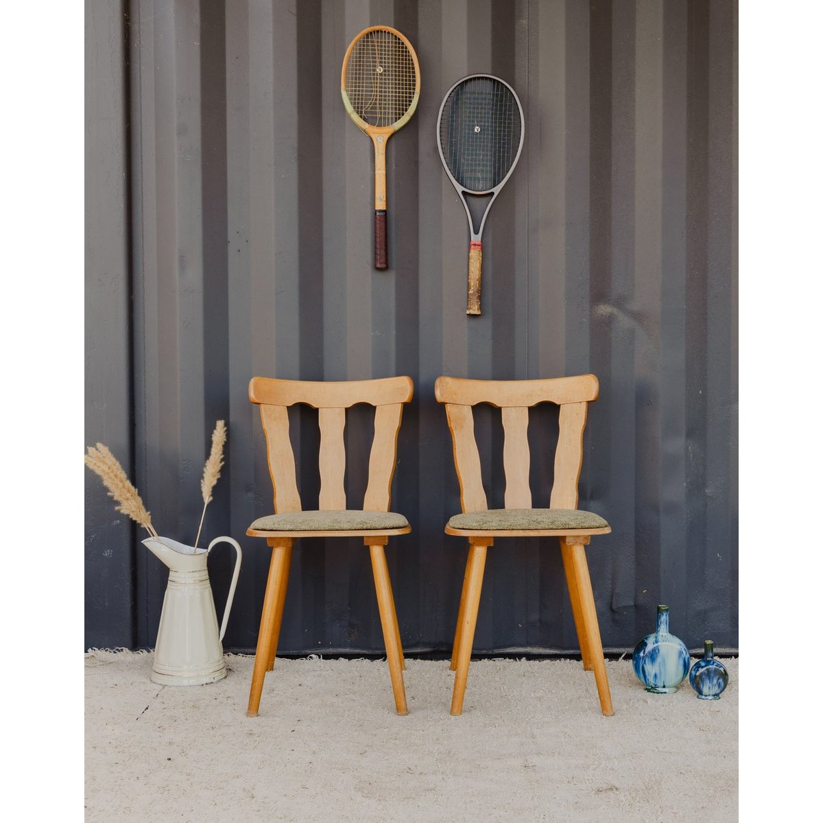 Paire de chaises en bois et tissu vert Alma N°1870 - Bon état bois clair, DEBONGOUT