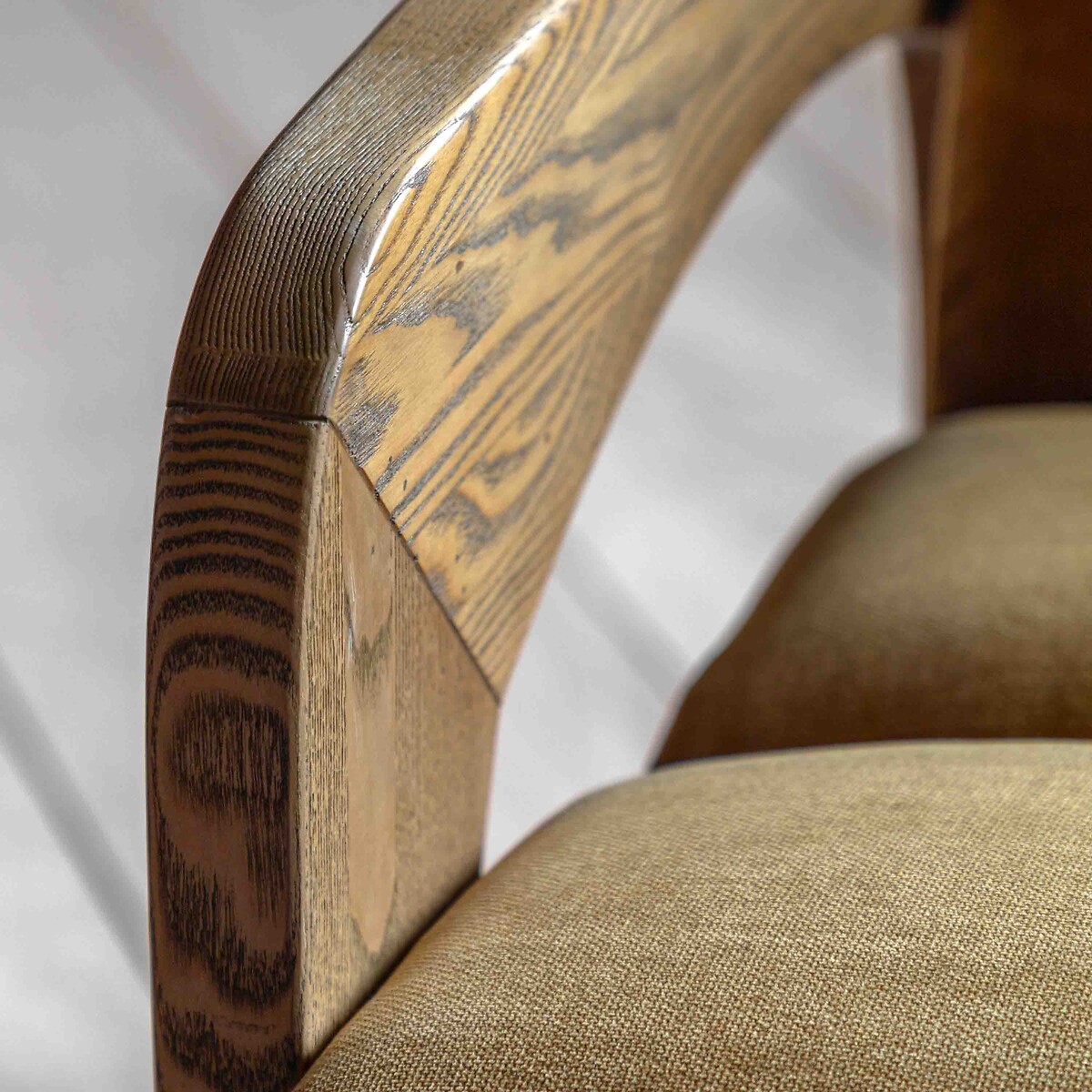Marzo Velvet Chenille Sculptural Armchair golden, ÉDITÉ