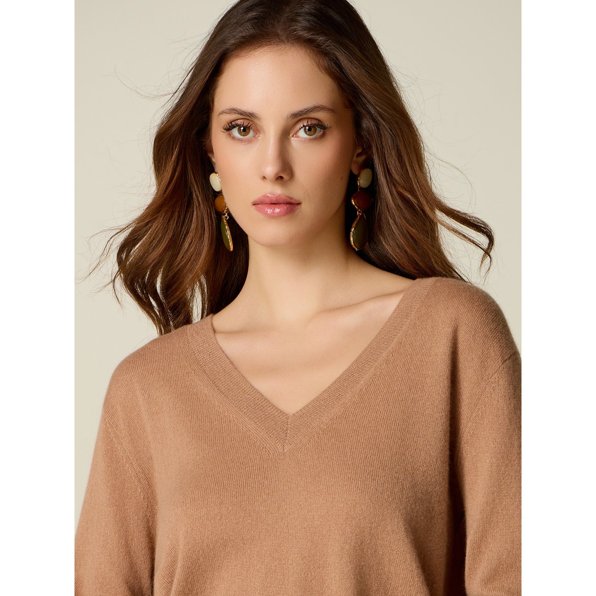 Pull à col en V beige, OLTRE
