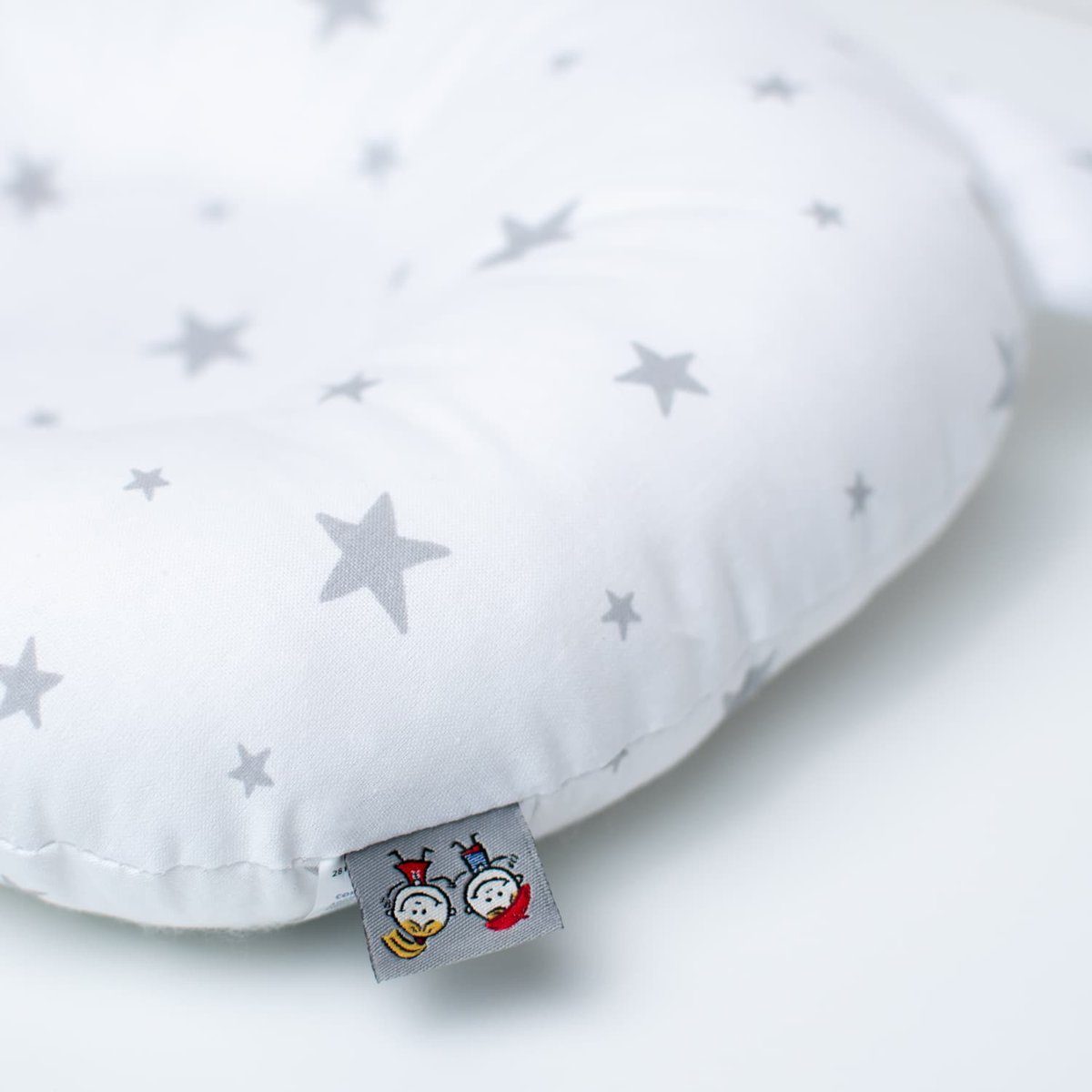 Coussin anti tête plate morphologique en coton STELLA stella, imprimé étoiles blanc, gris, SEVIRA KIDS