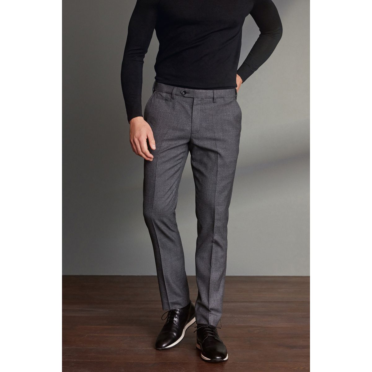 Pantalon slim avec ceinture gris, NEXT