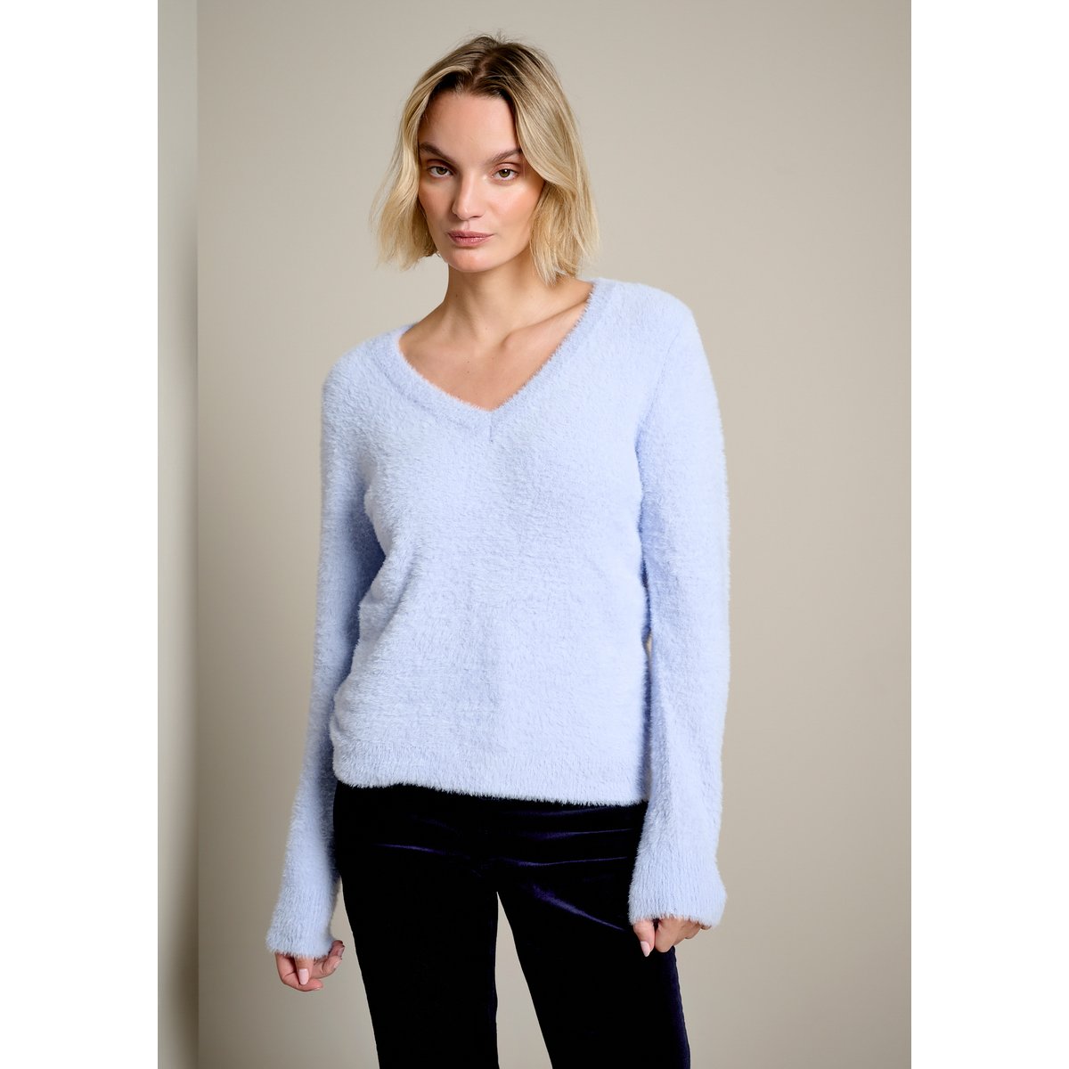 Pull doux à col V bleu clair, LOLALIZA