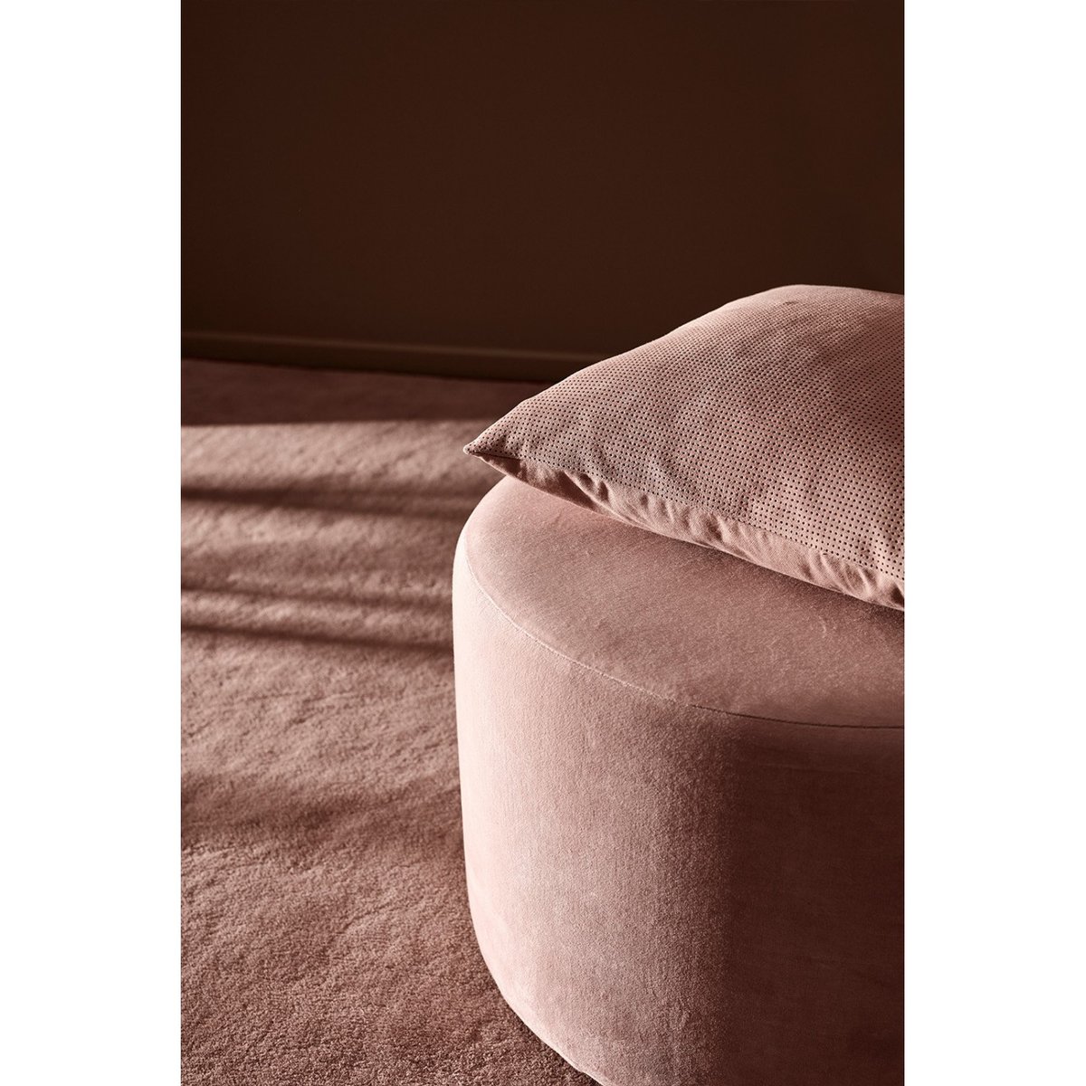 Coussin en suedine Puncta rose, AYTM