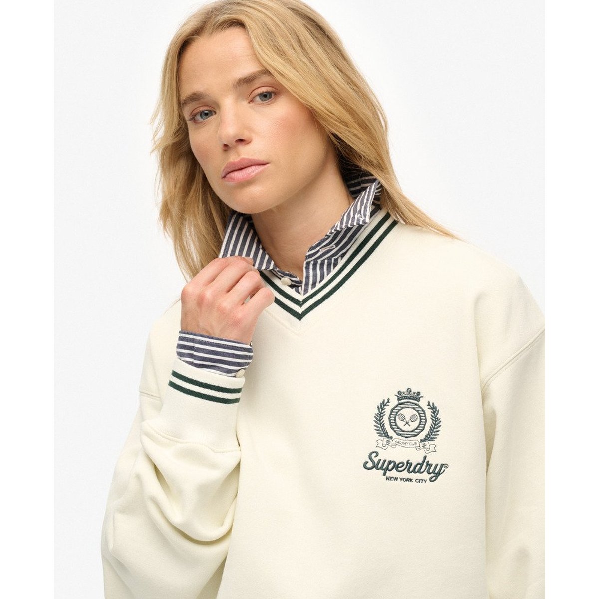 Sweat à col V Country Club blanc cassé, SUPERDRY