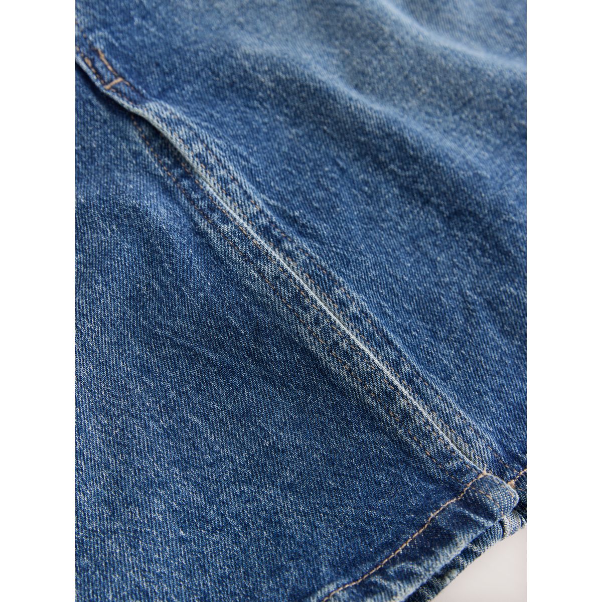 Jupe en denim longueur genou bleu moyen, NEXT