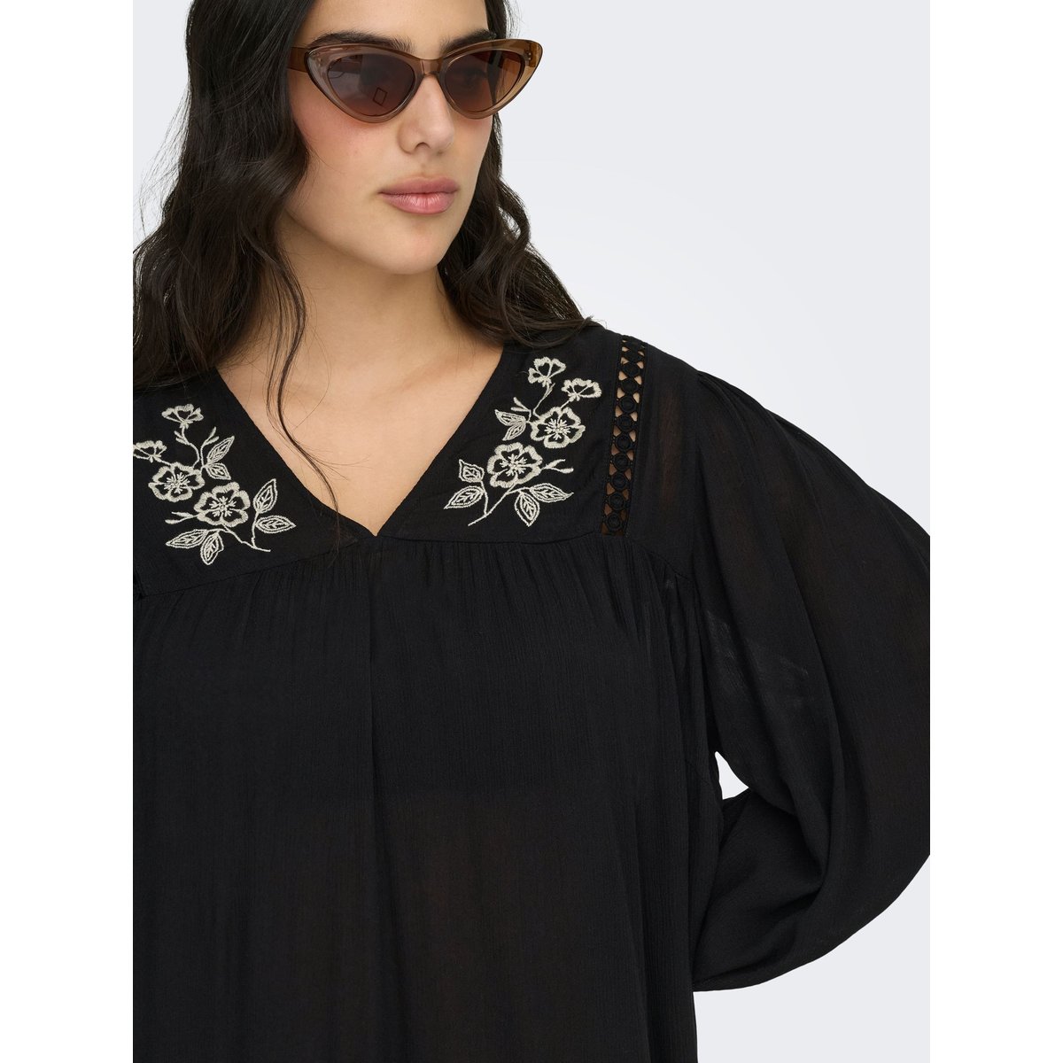 Robe black 1, ONLY CARMAKOMA