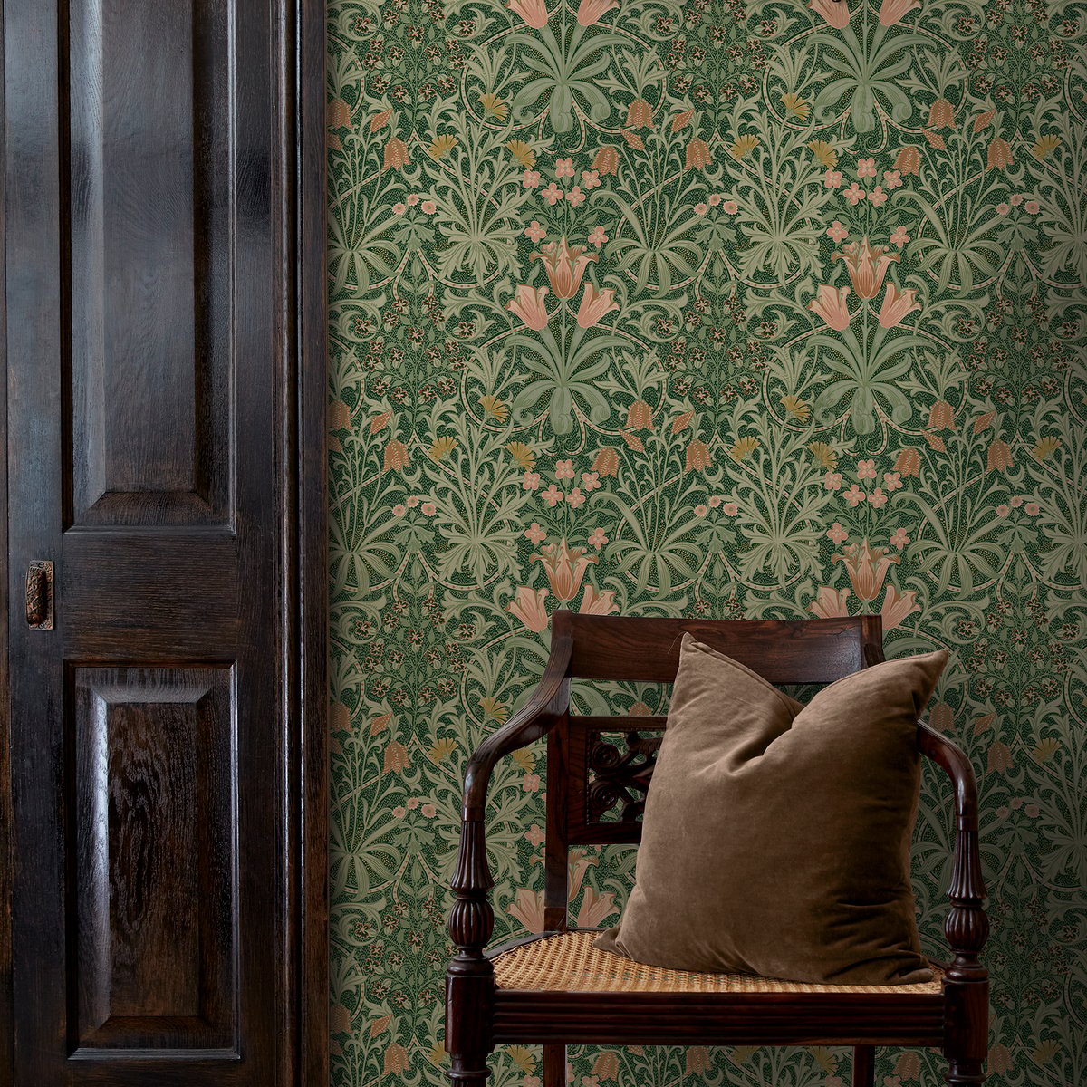 Papier peint fleuri Woodland Weeds Forest vert, corail, ocre, WILLIAM MORRIS AT HOME