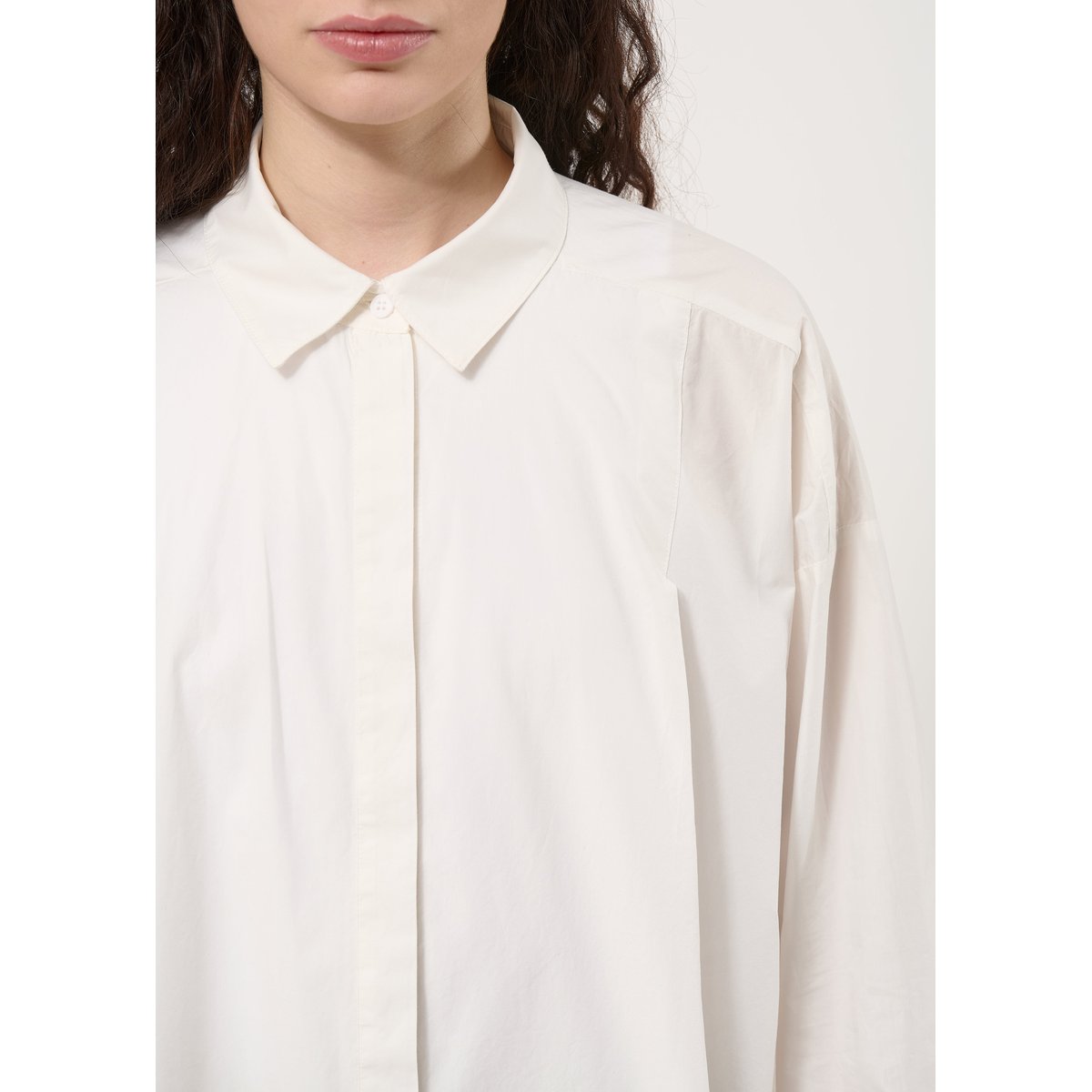 Chemise oversize en popeline de coton off white, HUMILITY