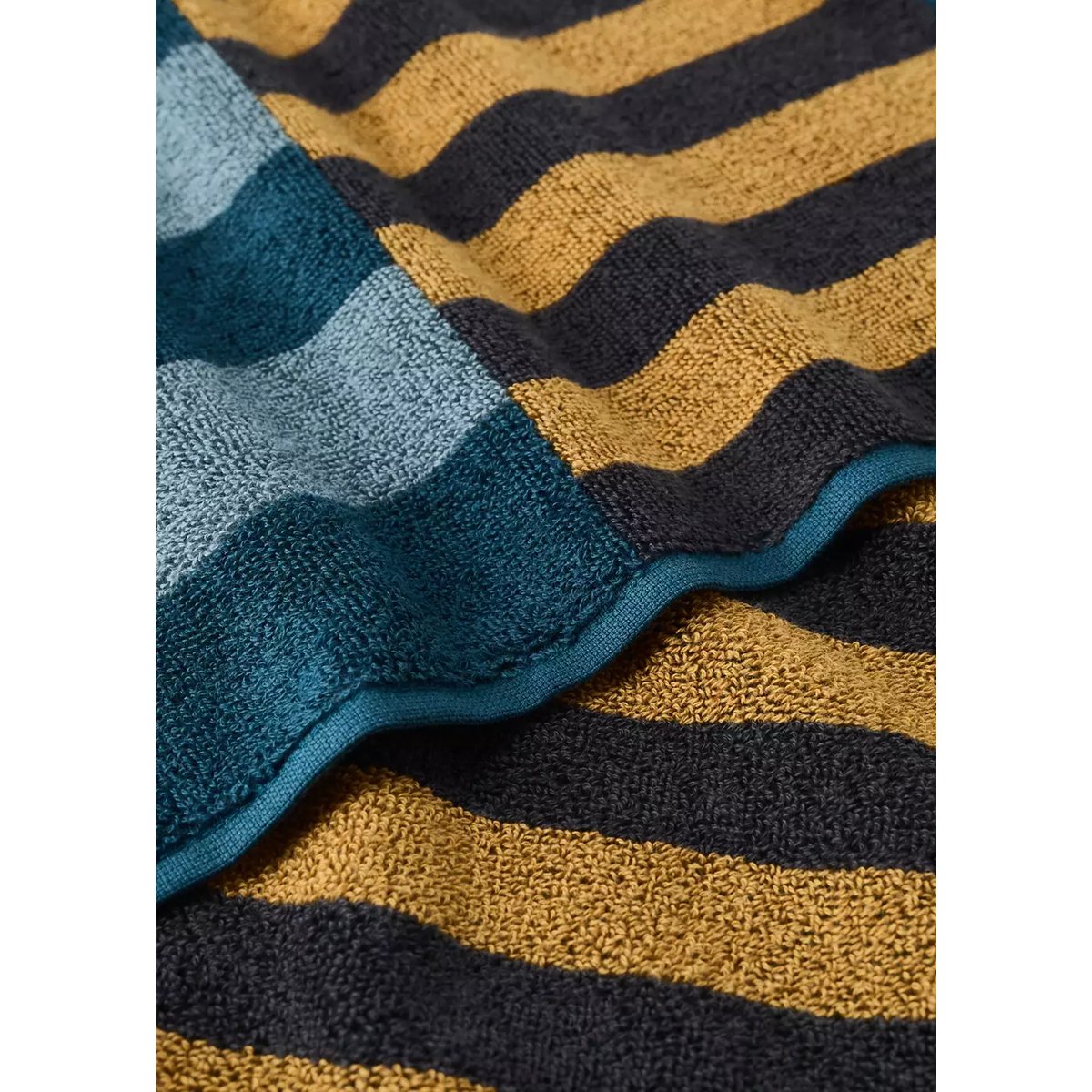 Serviette de bain en coton à rayures multicolores bleu, MANGO HOME