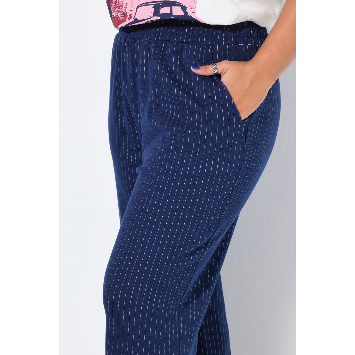 Pantalon à fines rayures marine, STUDIO UNTOLD
