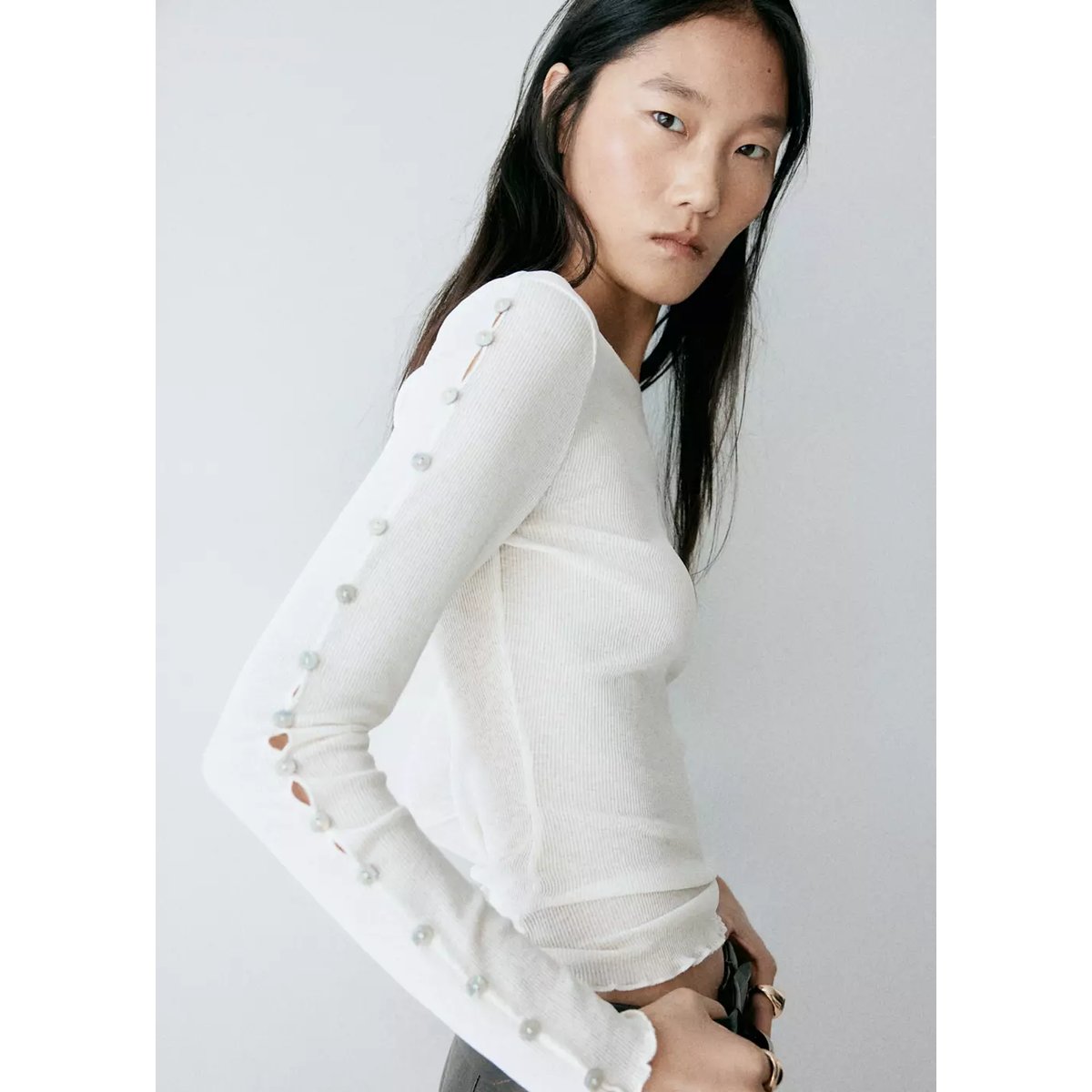 T-shirt en maille côtelée avec boutons décoratifs blanc, MANGO