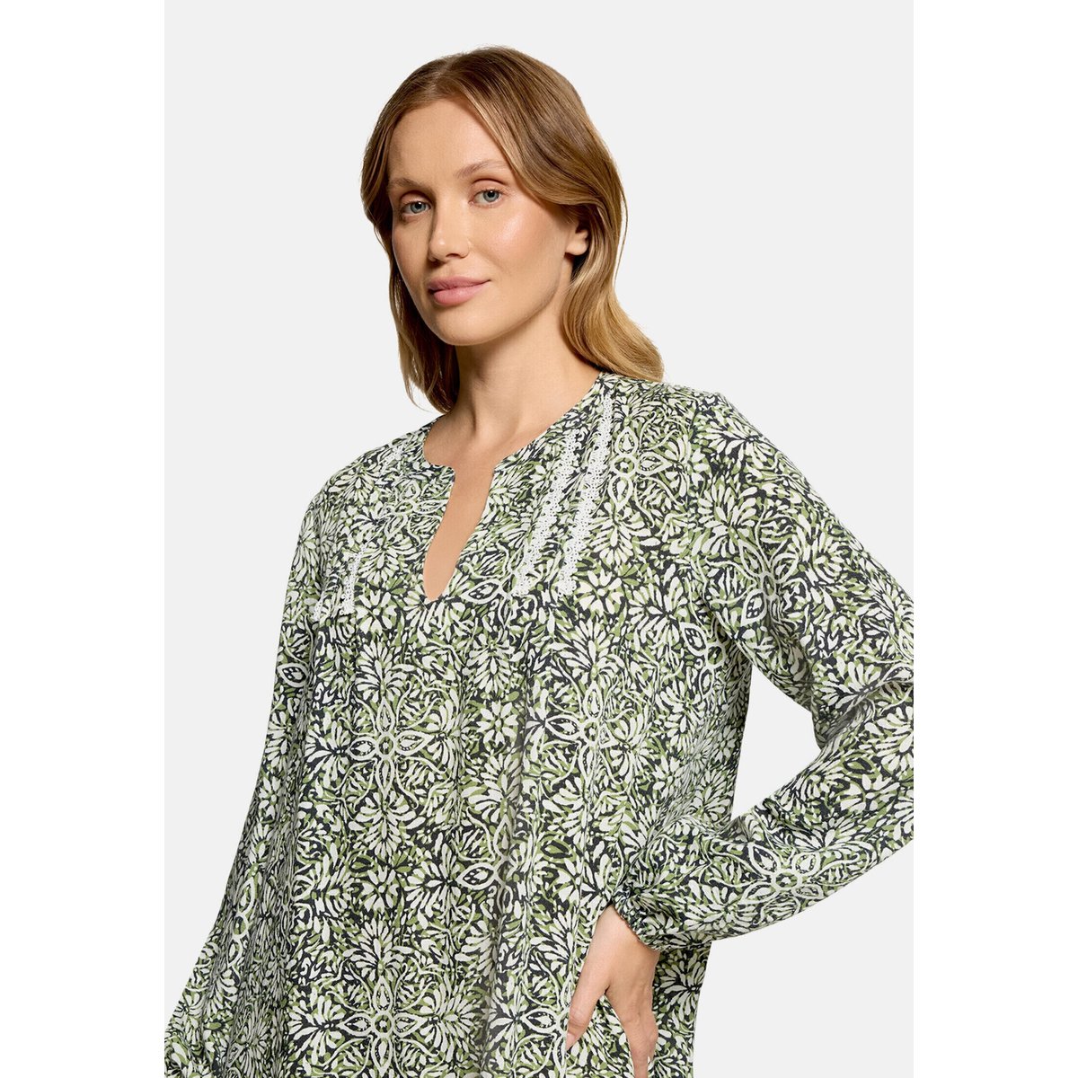 Robe à volants à nervures cream/green, CARTOON
