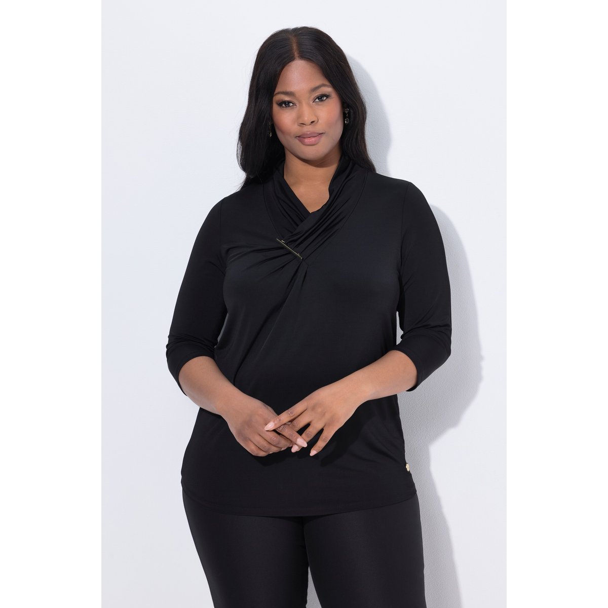 T-shirt en tissu fluide à col bénitier noir, ULLA POPKEN