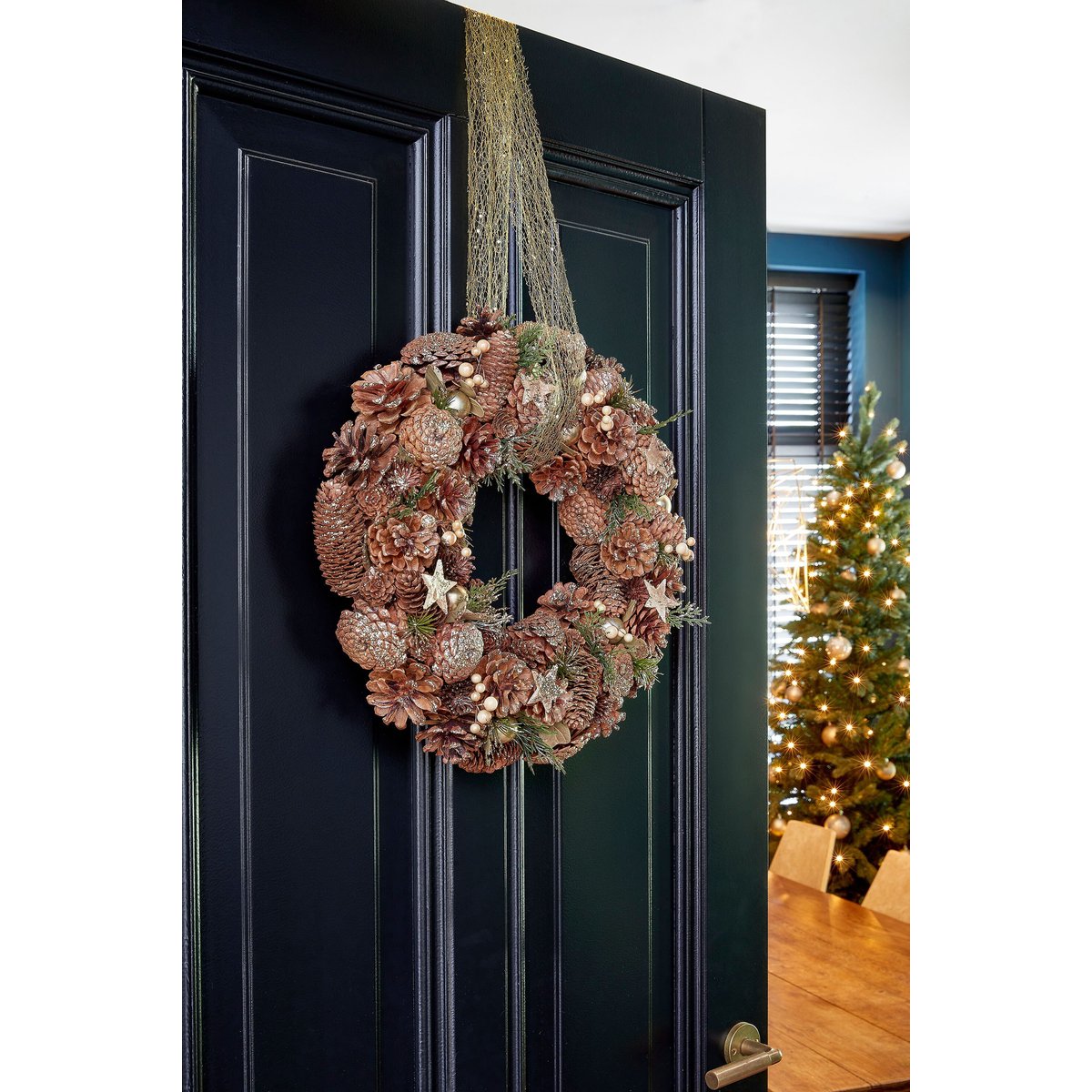 Couronne de Noël avec pommes de pin BRANT vert, MICA DECORATIONS