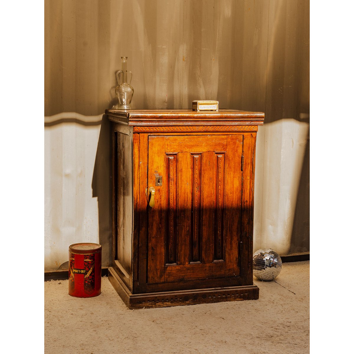 Petit buffet en bois Gilbert N°1779 - Bon état bois foncé, DEBONGOUT