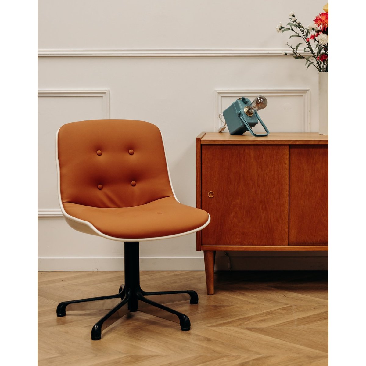 Chaise de bureau en cuir Alma N°1567 - Bon état camel, DEBONGOUT