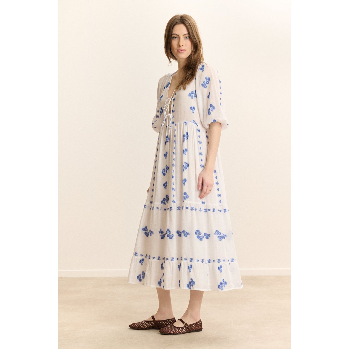 Robe longue brodée manches courtes <br> CAMILLE blanc, GARANCE PARIS